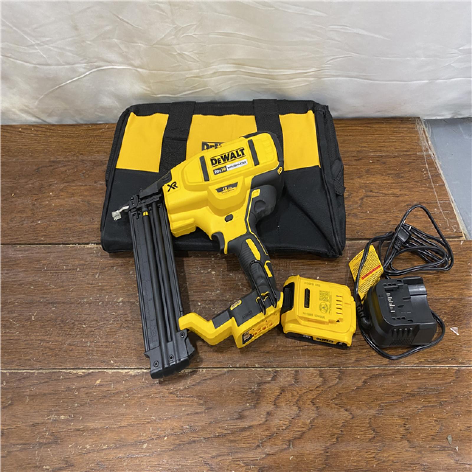 AS-IS DEWALT 20V MAX XR 18 Gauge Brad Nailer Kit
