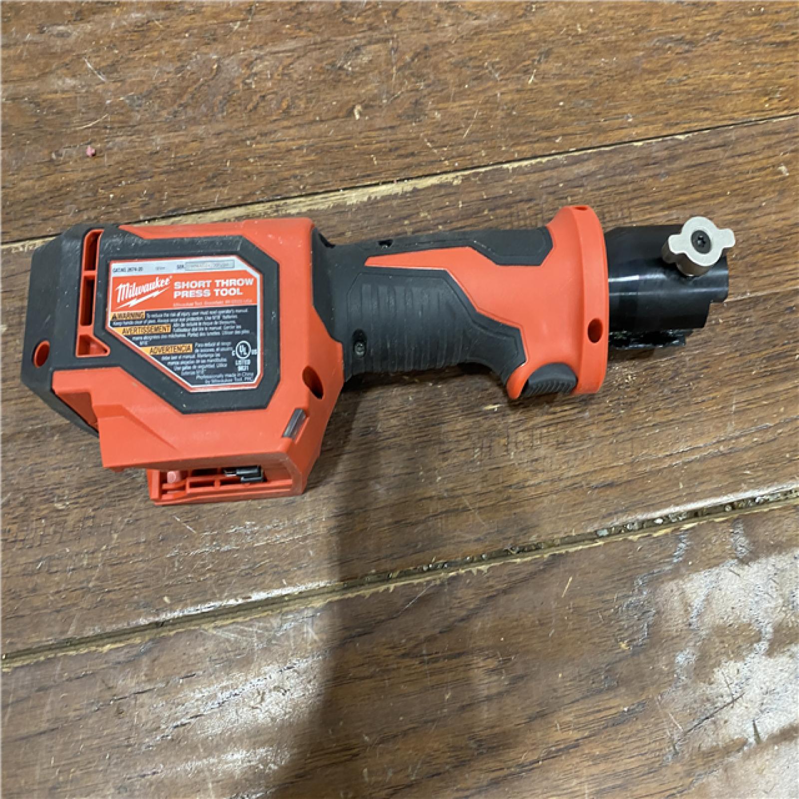AS-IS M18 18V Lithium-Ion Cordless Short Throw Press Tool Kit with 3 PEX Crimp Jaws (2) 2.0 Ah Batteries and Charger