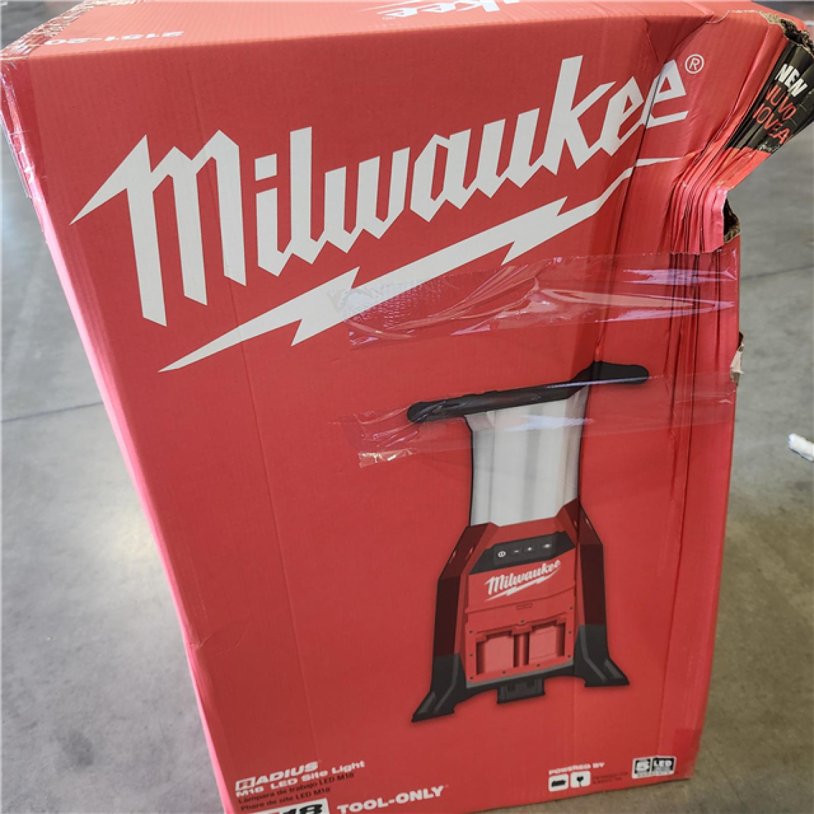 NEW! - Milwaukee M18 18-Volt Lithium-Ion RADIUS Site Light (Tool-Only)