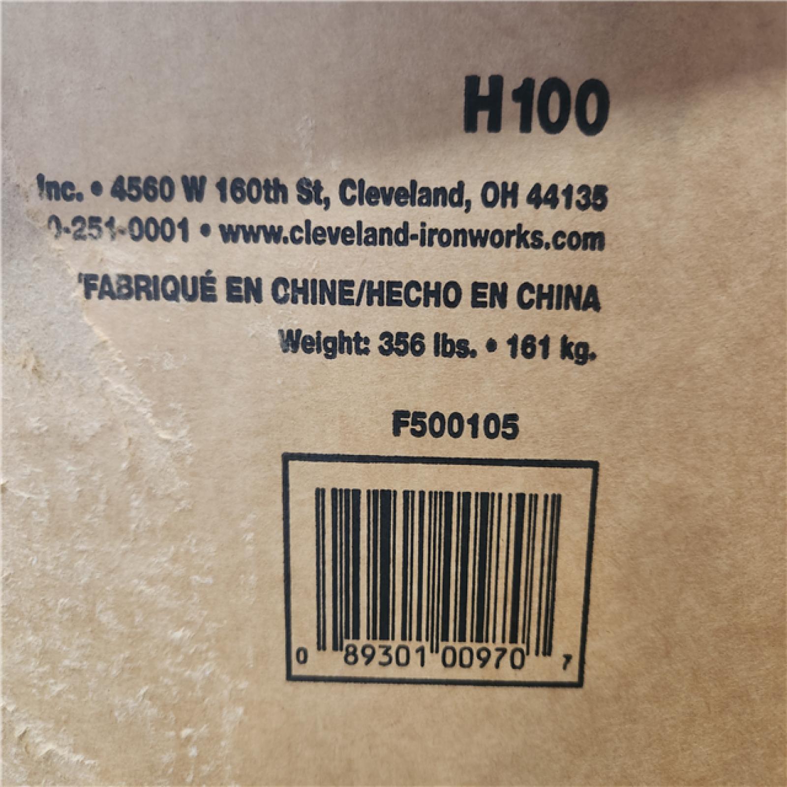 Phoenix NEW CLEVELAND IRON WORKS Heats up to 2 000 sq. ft. Ontario Wood Stove - Black (SEALED)