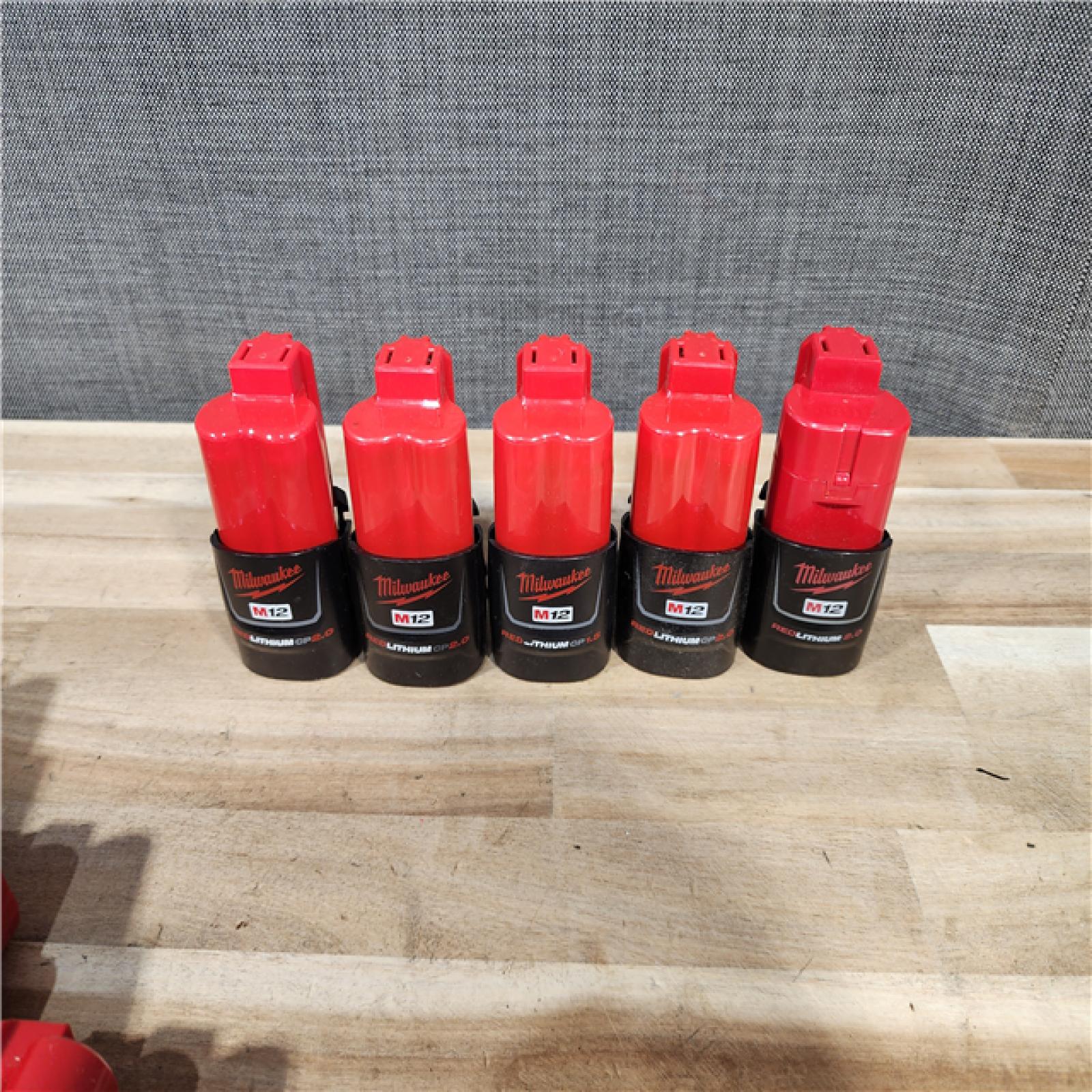 HOUSTON LOCATION - AS-IS MILWAUKEE BATTERY PACK QTY - 15