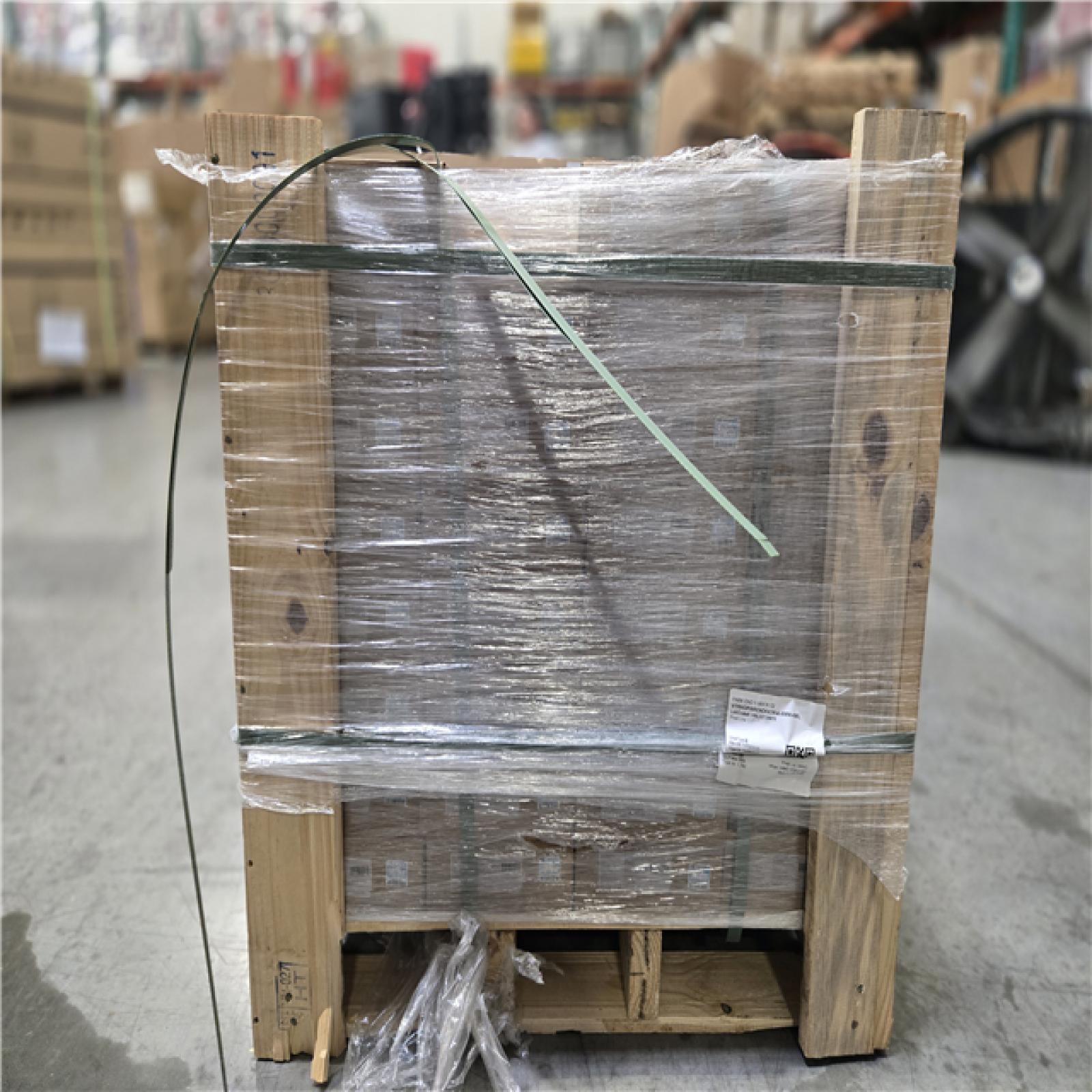 DALLAS LOCATION - TRAFFIC MASTER Park End 6 MIL x 6 in. W x 36 in. Waterproof Dark Brown Wood Look Click Lock Vinyl Plank Flooring (23.95 sq. ft./Case) PALLET-(31 CASES)