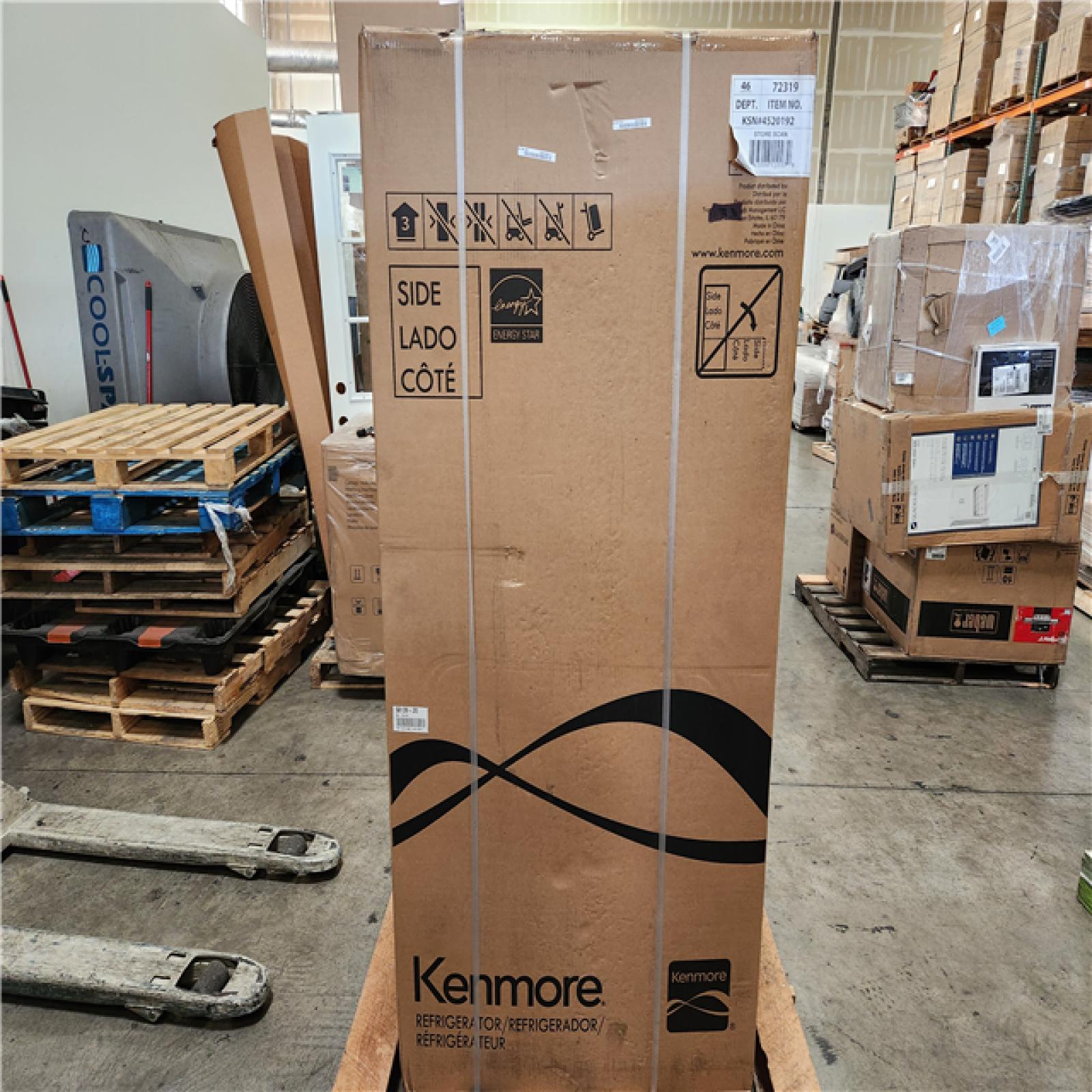 Phoenix Location NEW KENMORE 30 in. Wide 18.1 cu. ft. Top Freezer Refrigerator in Black with Installed Icemaker