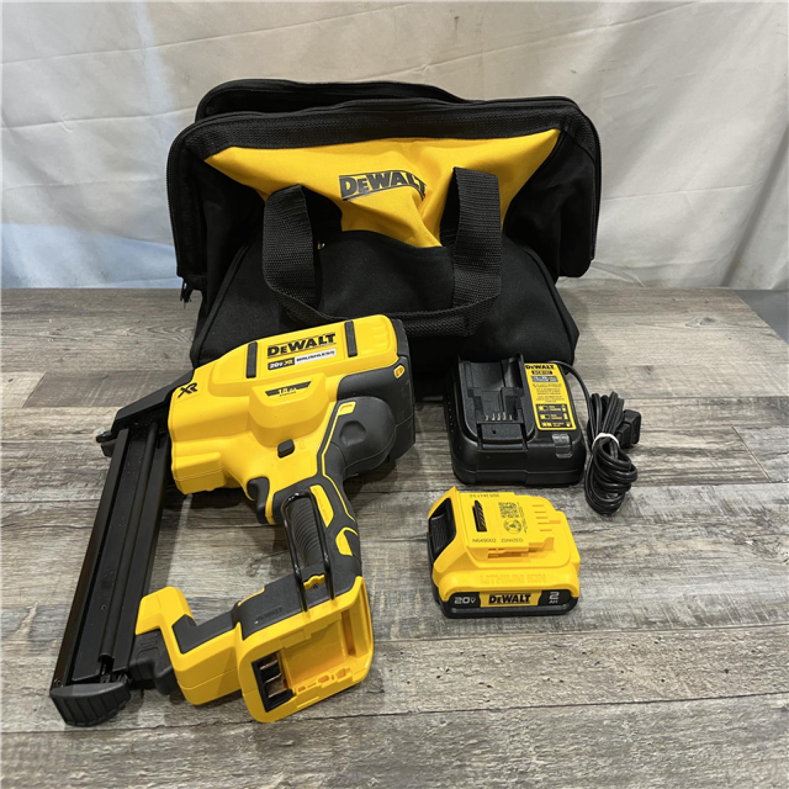 AS-IS DEWALT 20V MAX XR Lithium-Ion Cordless 18-Gauge Narrow Crown Stapler Kit