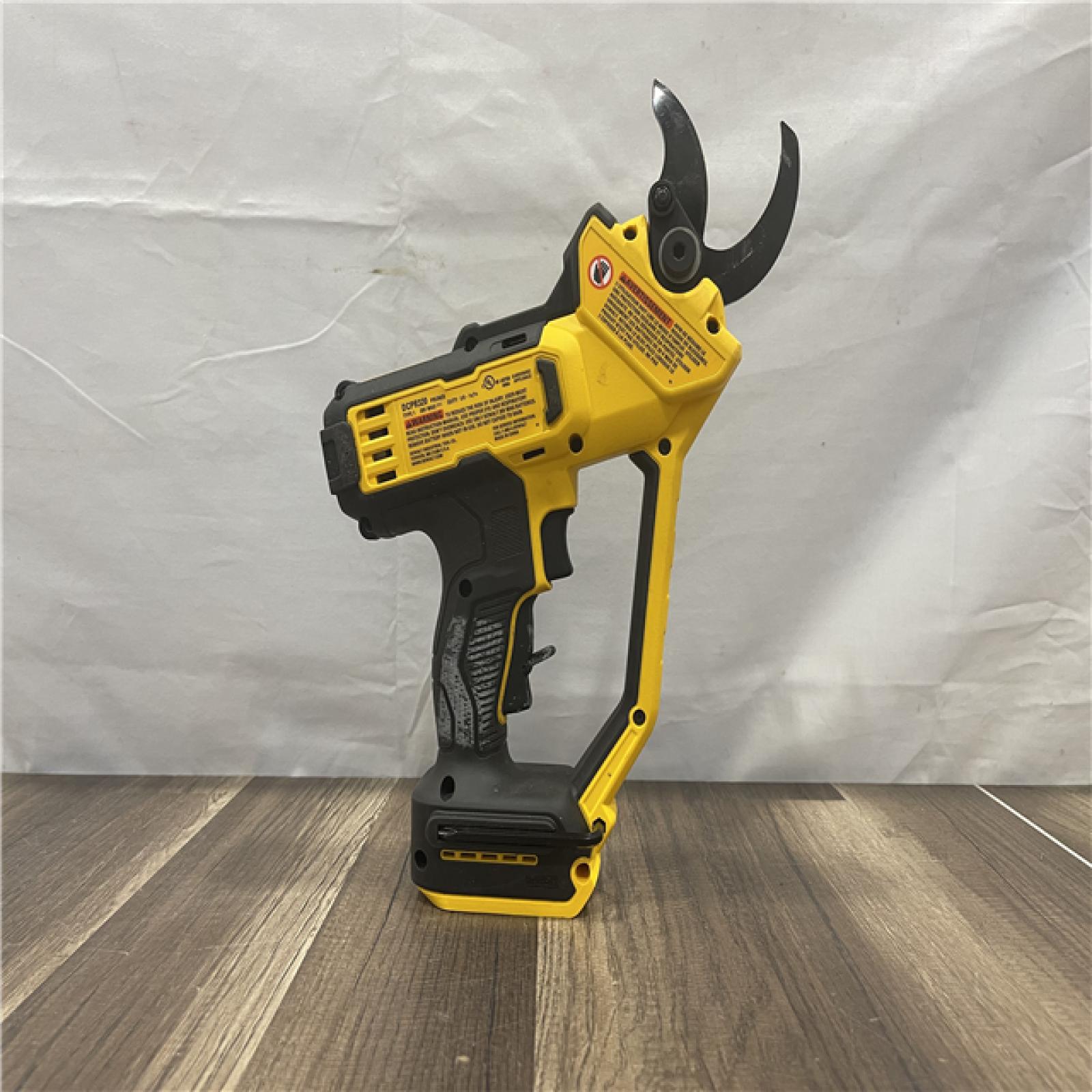 AS-IS DEWALT 20V MAX Cordless Battery Powered Pruner Kit