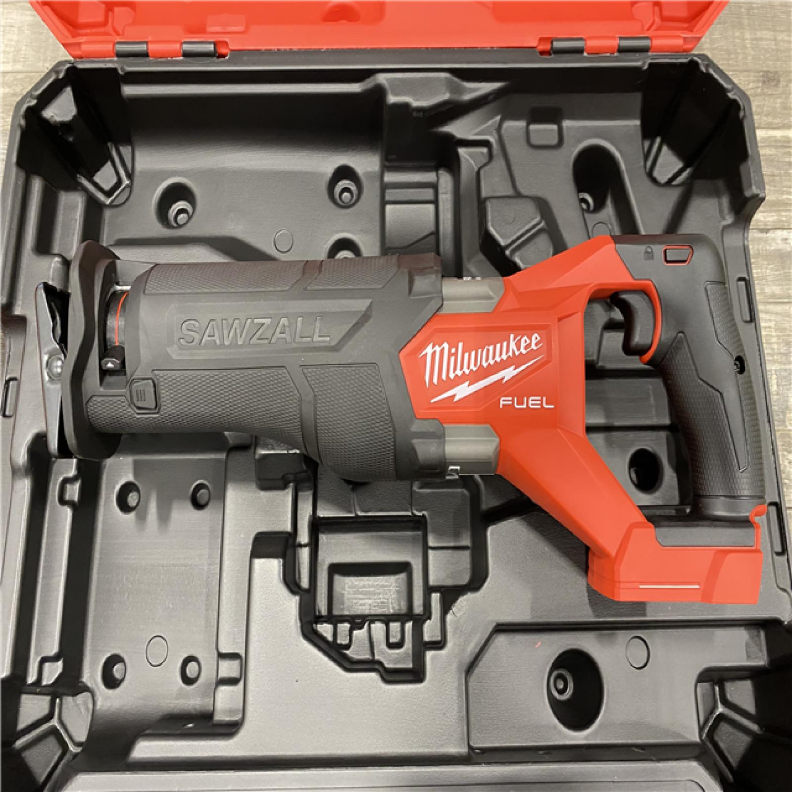 AS-IS Milwaukee FUEL 18V Lithium-Ion Brushless Cordless SAWZALL Reciprocating Saw Kit