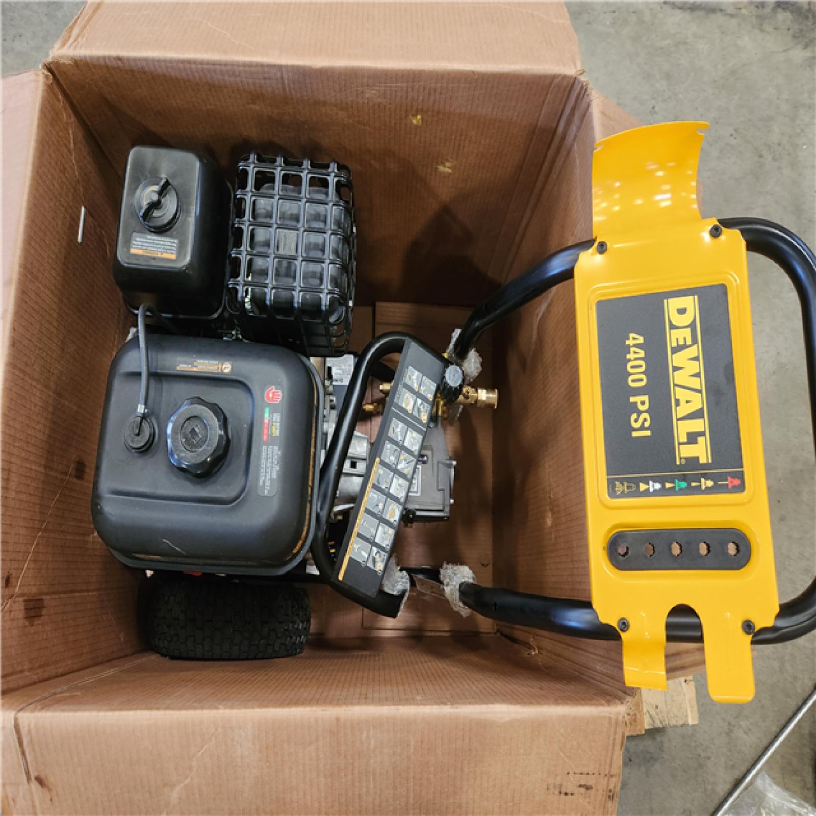 Phoenix NEW DEWALT 4400 PSI 4.0 GPM Gas Pressure Washer with 420cc Engine  Triplex Pump  Commercial Cold Water Power Washer