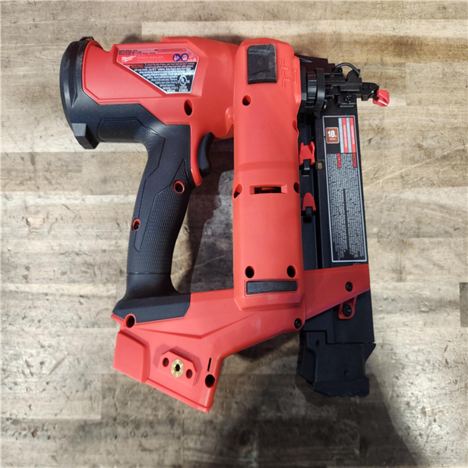 HOUSTON LOCATION - AS-IS (APPEARS LIKE NEW) Milwaukee M18 Fuel 18V Brushless 18-Gauge Brad Nailer 2746-20 (Bare Tool)