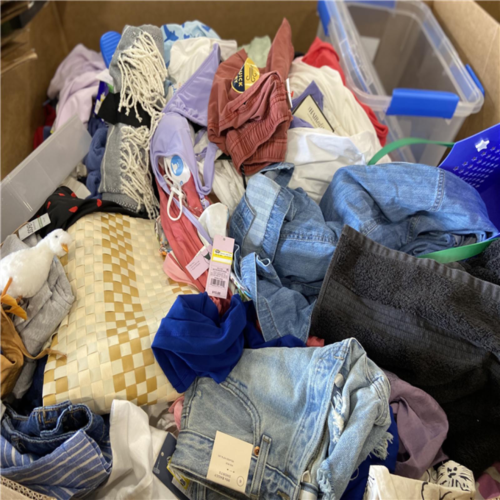 DALLAS LOCATION - BULLSEYE CLOTHING, HOME GOODS PALLET