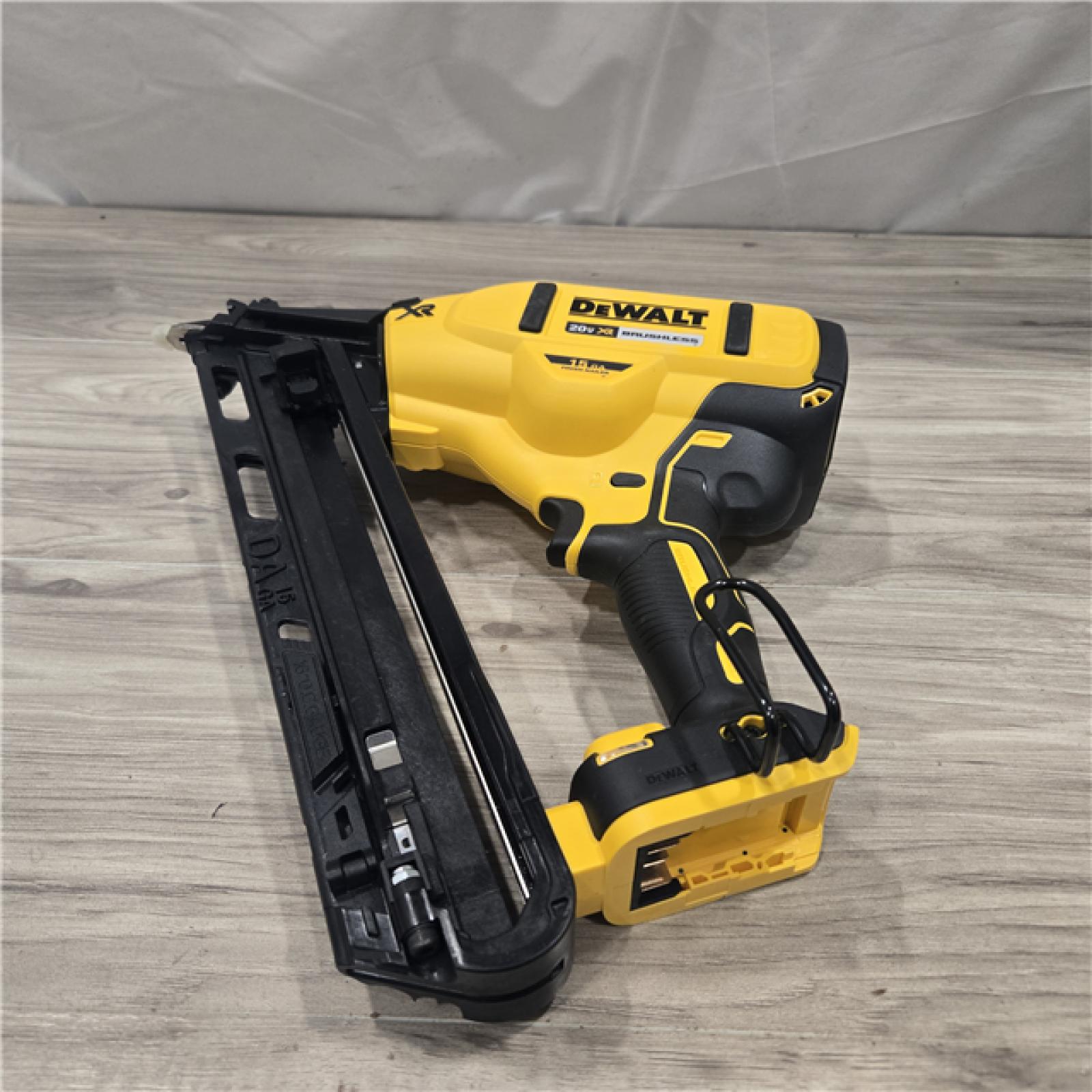 AS-IS DeWalt 15 GA ANGLED FINISH NAILER KIT