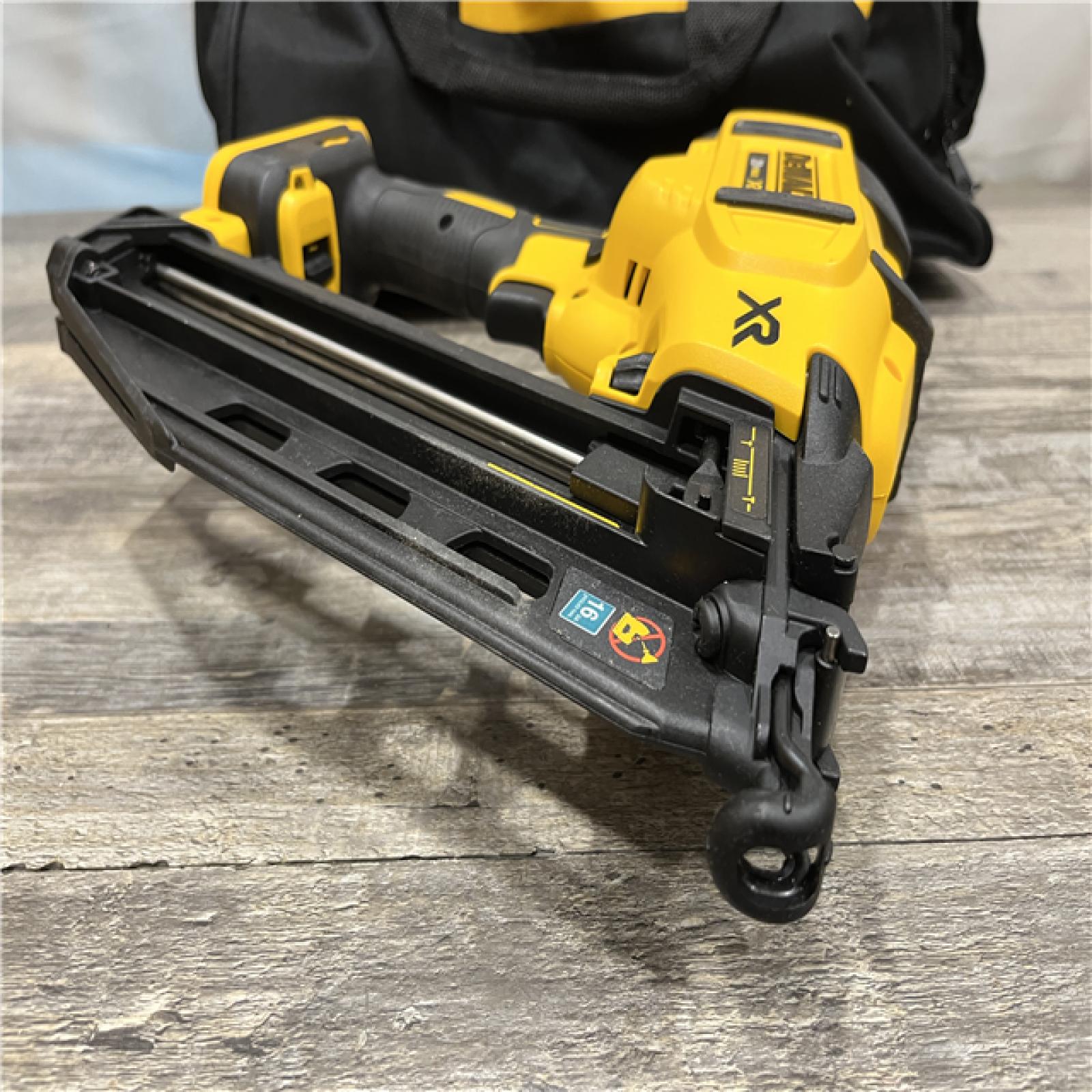 AS-IS DEWALT 20V MAX XR 16-Gauge Electric Cordless Angled Finishing Nailer Kit