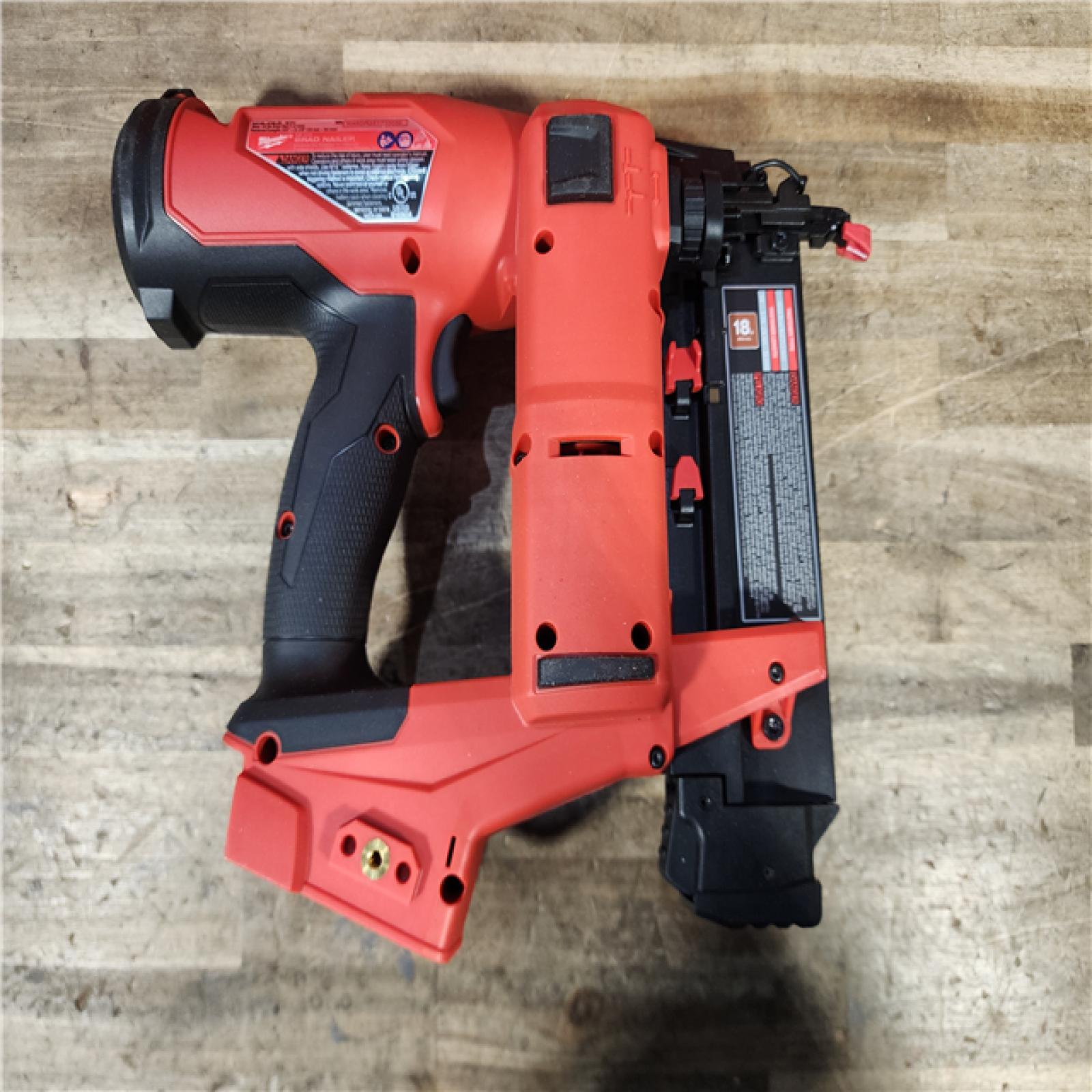 HOUSTON LOCATION - AS-IS (APPEARS LIKE NEW) Milwaukee M18 Fuel 18V Brushless 18-Gauge Brad Nailer 2746-20 (Bare Tool)