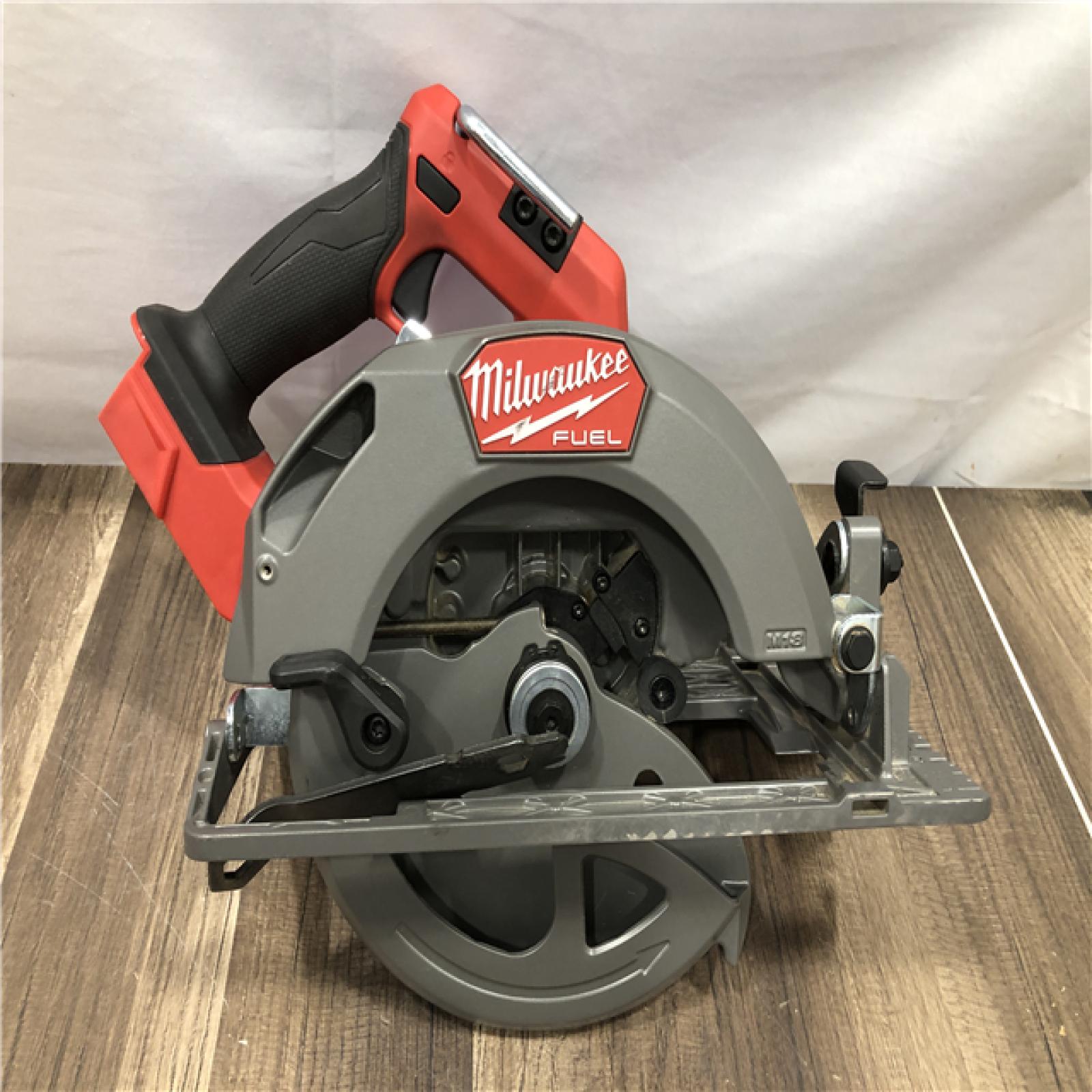 AS-IS Milwaukee FUEL 18V Lithium-Ion Brushless Cordless 7-1/4 in. Circular Saw (Tool-Only)