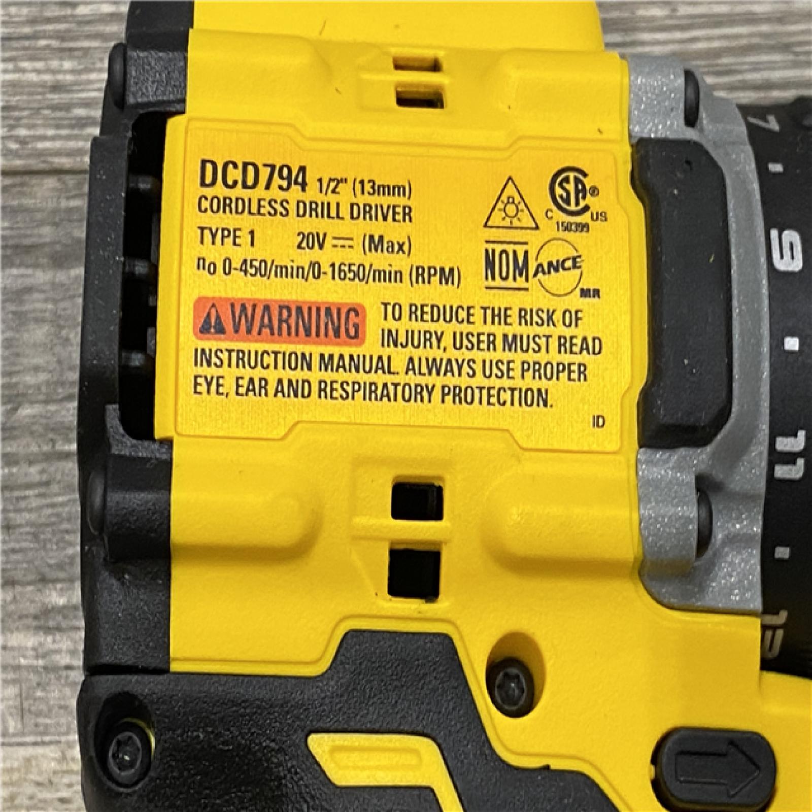 AS-IS DEWALT ATOMIC 20-Volt MAX Lithium-Ion Cordless Combo Kit