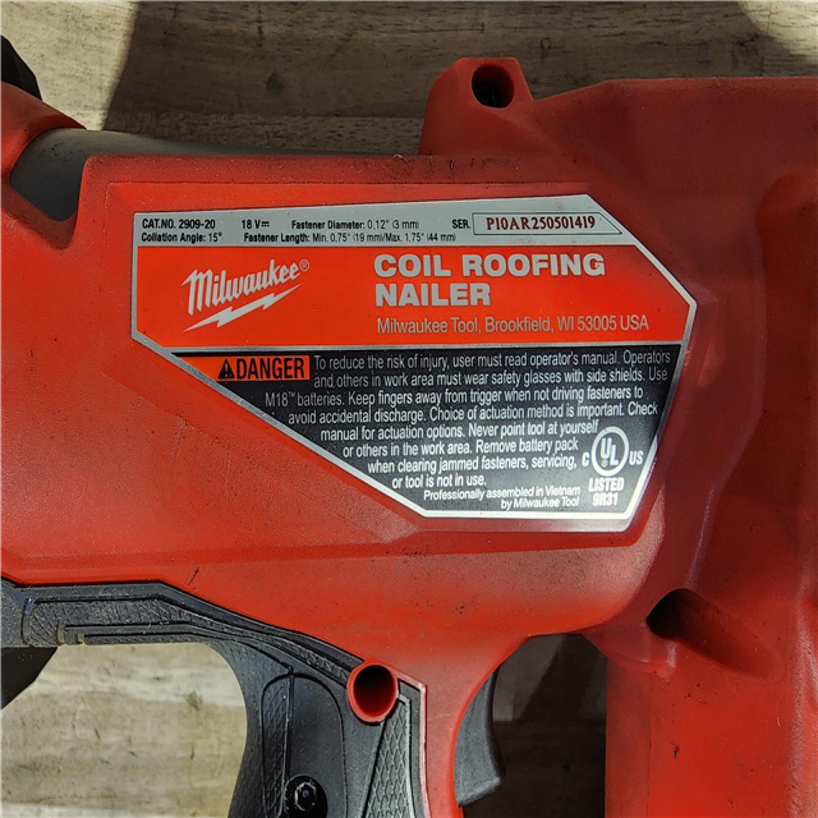 HOUSTON LOCATION - AS-IS Milwaukee M18 FUEL Coil Roofing Nailer (TOOL ONLY)