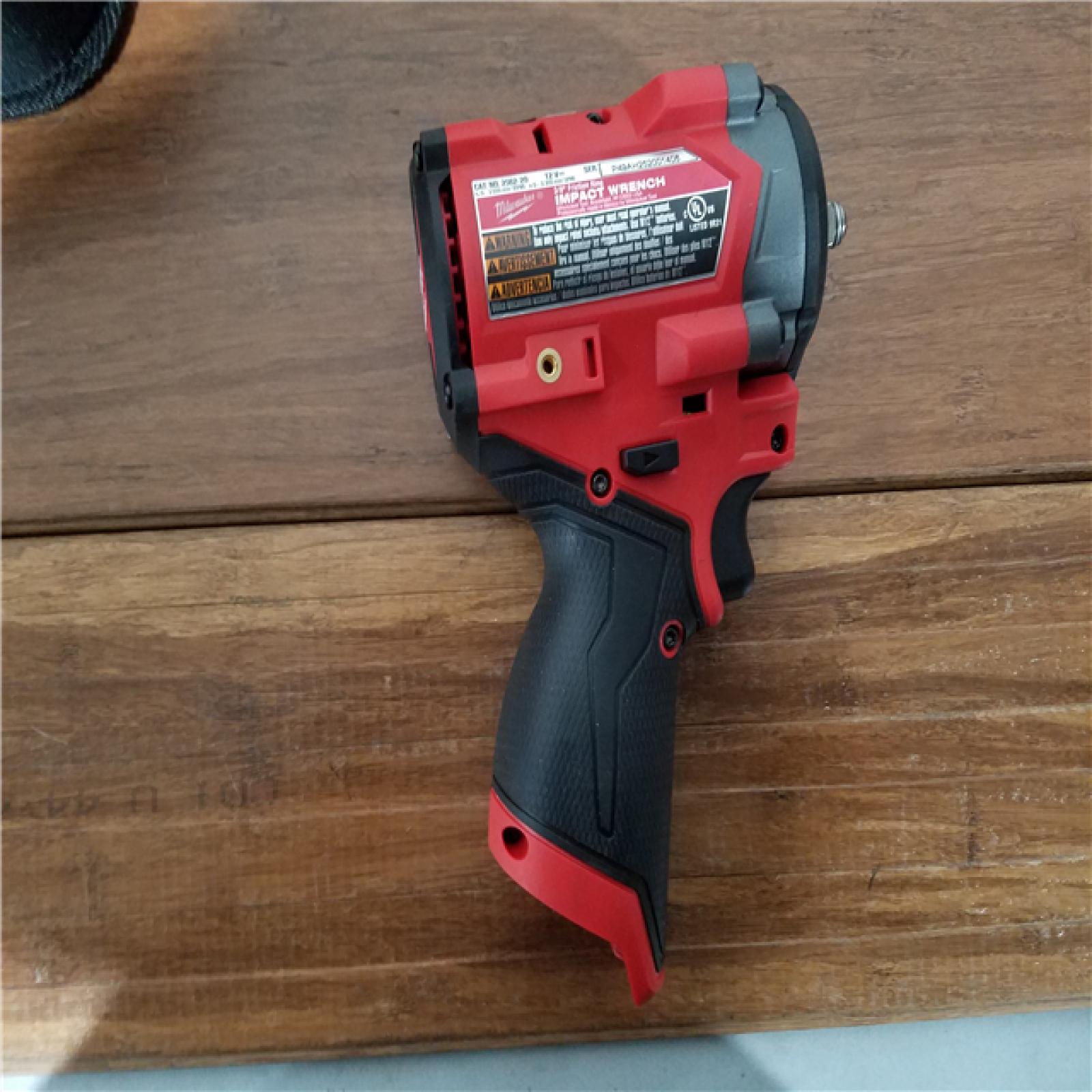 California NEW Milwaukee 3/8 Stubby Impact Wrench Kit  Includes (1) Battery  Charger and Bag