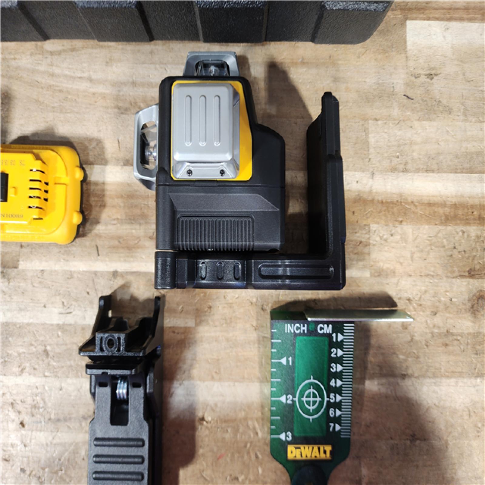 HOUSTON LOCATION - AS - IS DEWALT 12V MAX Lithium-Ion 100 ft. Green Self-Leveling 3-Beam 360 Degree Laser Level Kit
