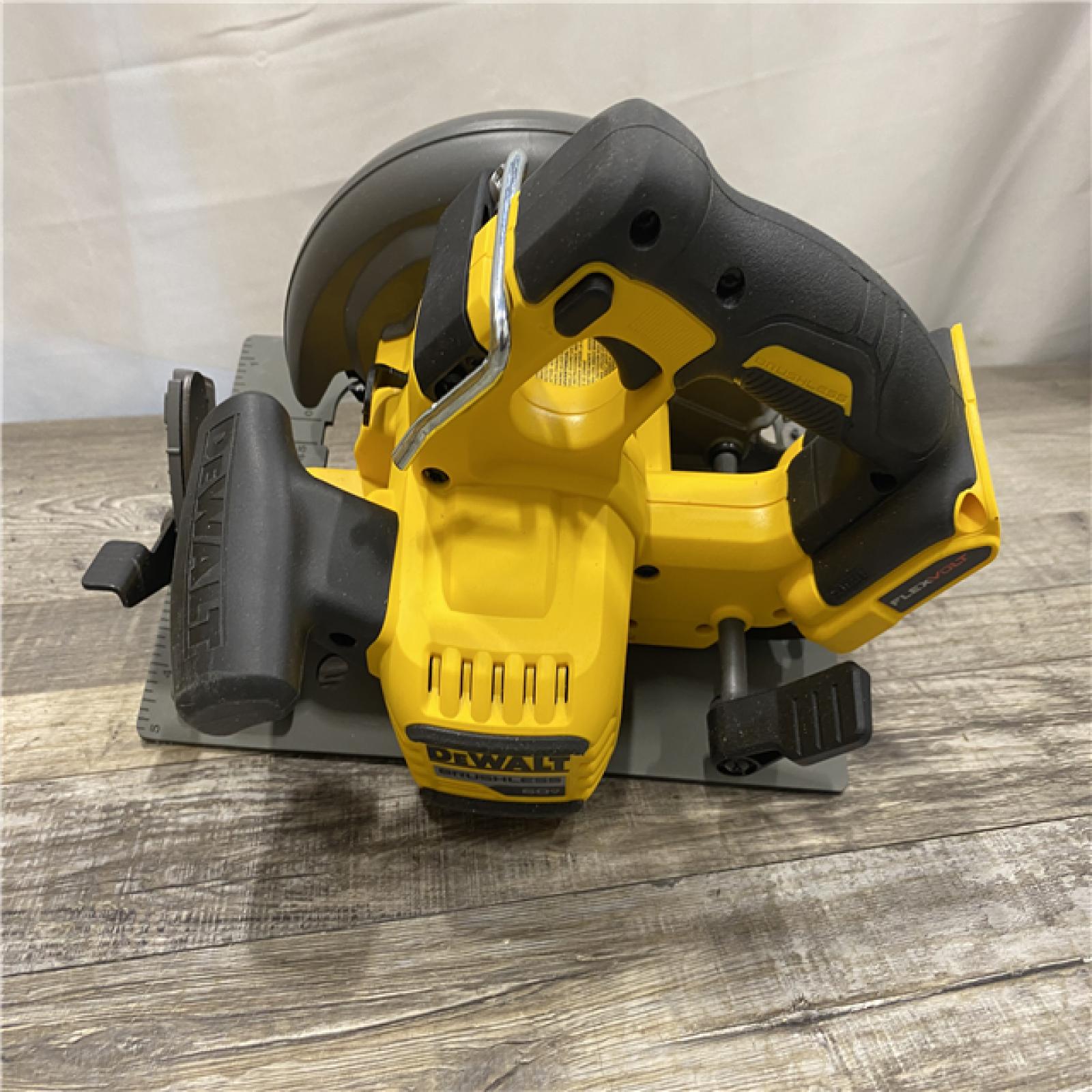 AS-IS DEWALT FLEXVOLT 60V MAX Cordless Brushless 7-1/4 in. Circular Saw with Brake (Tool Only)