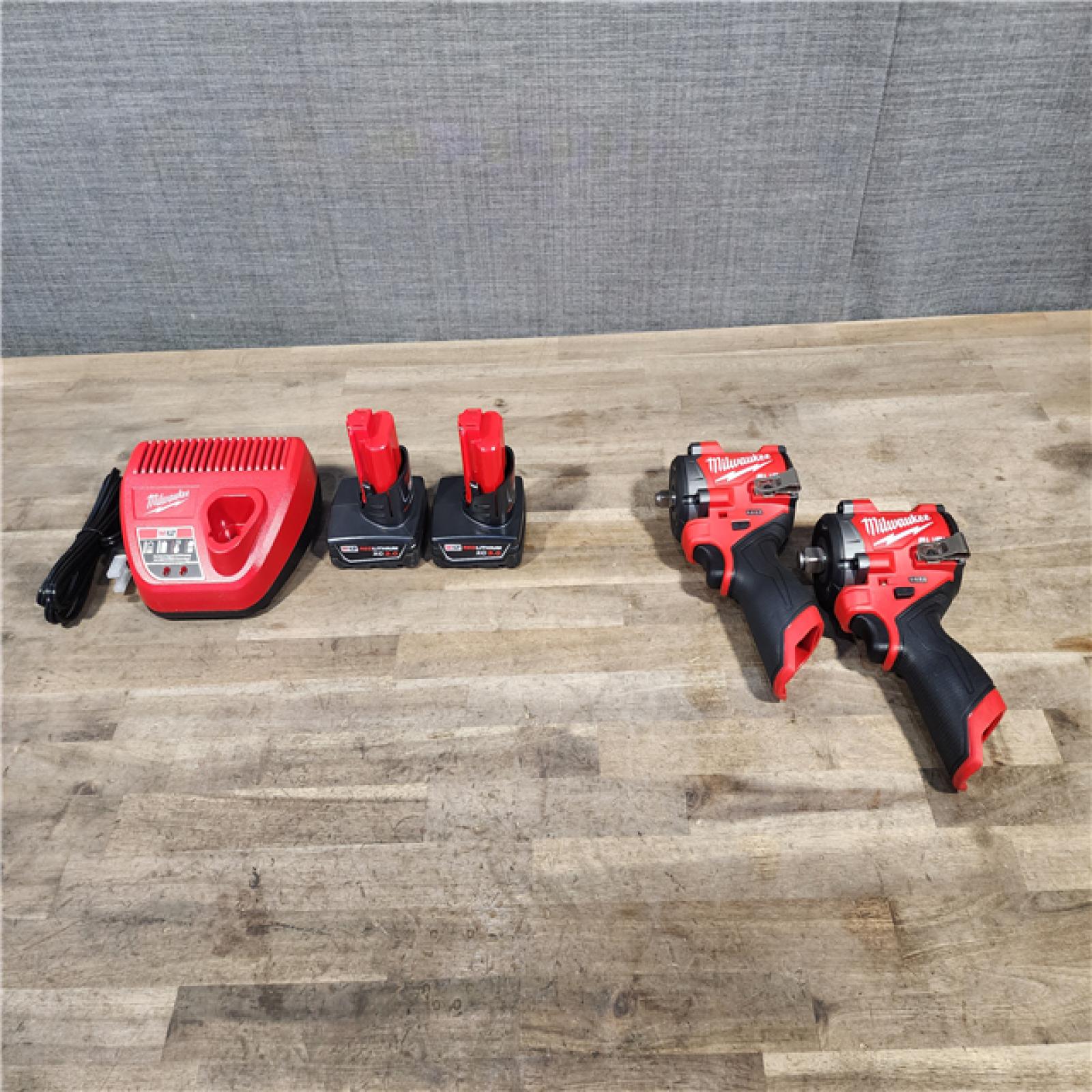 HOUSTON LOCATION - AS-IS MILWAUKEE 2 TOOL COMBO KIT W/ (2) BATTERY & CHARGER
