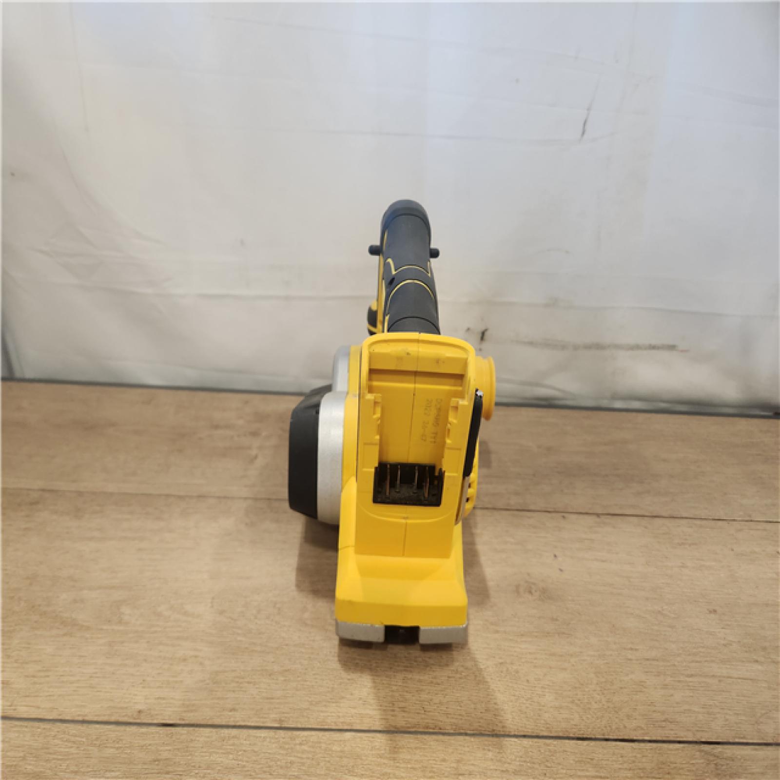 AS-IS- DEWALT 20V MAX Lithium-Ion Cordless 1/2 in. Impact Wrench Kit