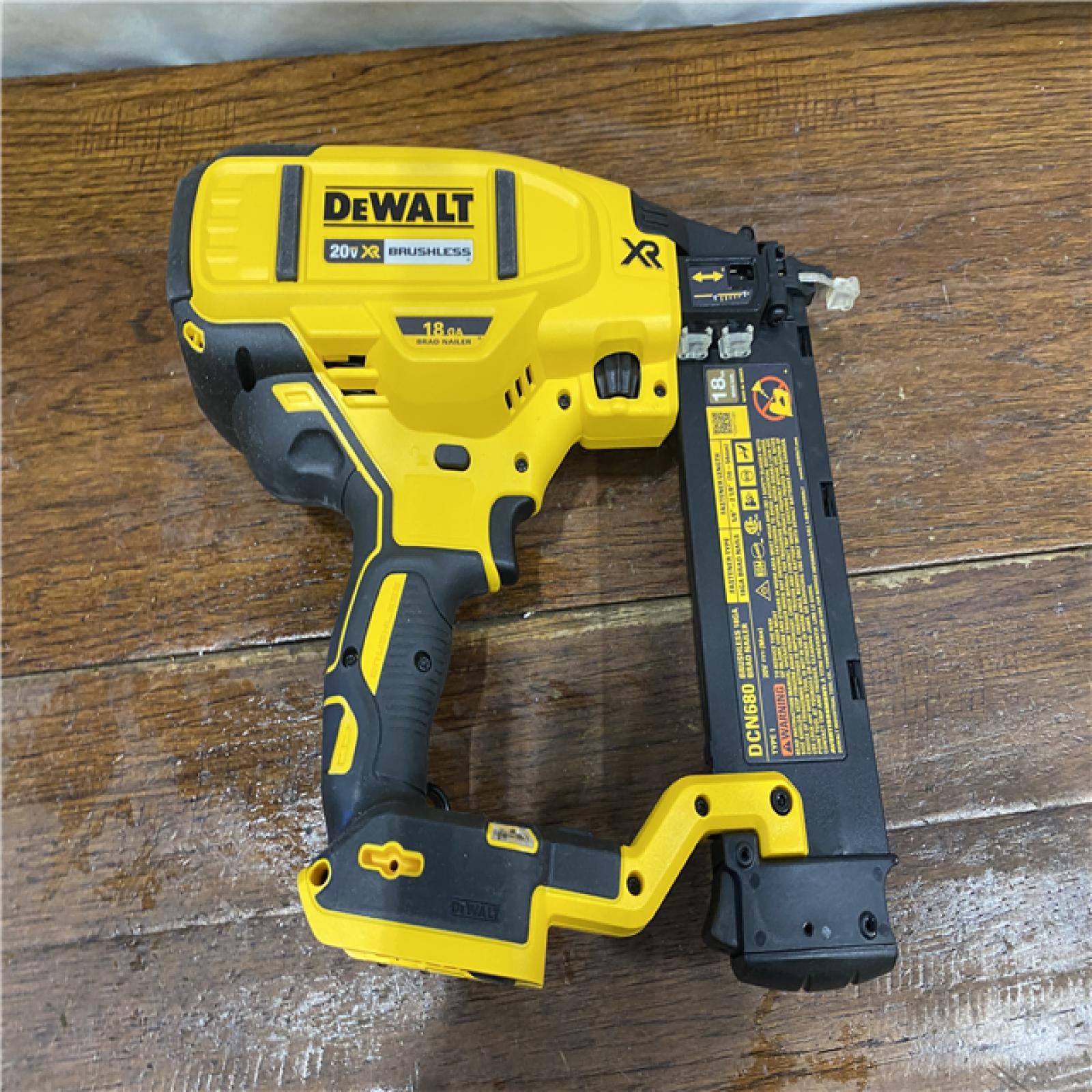 AS-IS DEWALT 20V MAX XR 18 Gauge Brad Nailer Kit