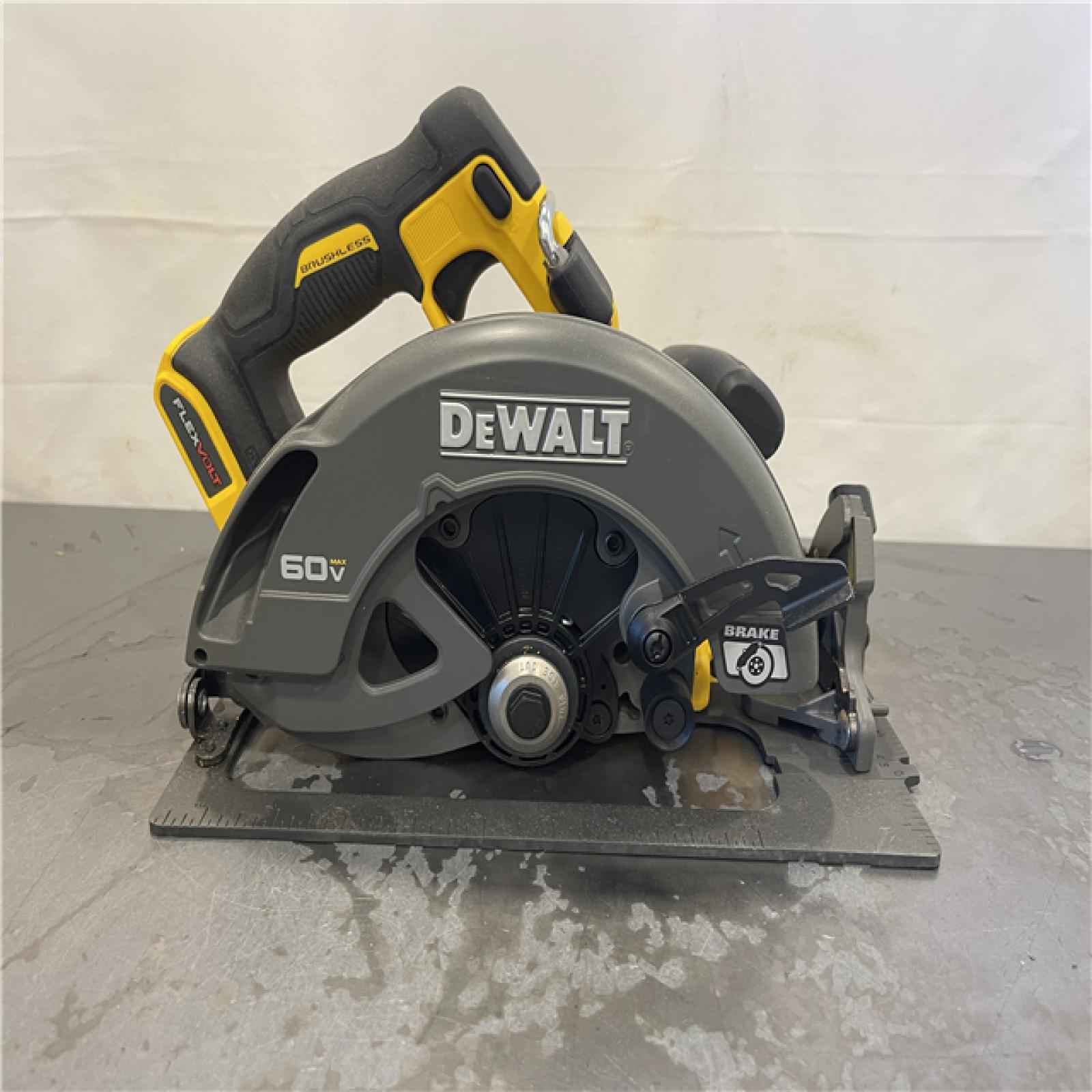 AS-IS- DeWALT Flexvolt Max 7-1/4 60V Brushless Circular Saw (Tool Only)