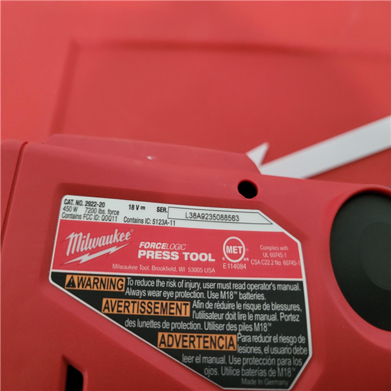 CALIFORNIA AS-IS MILWUAKEE FORCE LOGIC M18 PRESS TOOL KIT  INCLUDES (2) BATTERIES  CHRAGER & HARDCASE