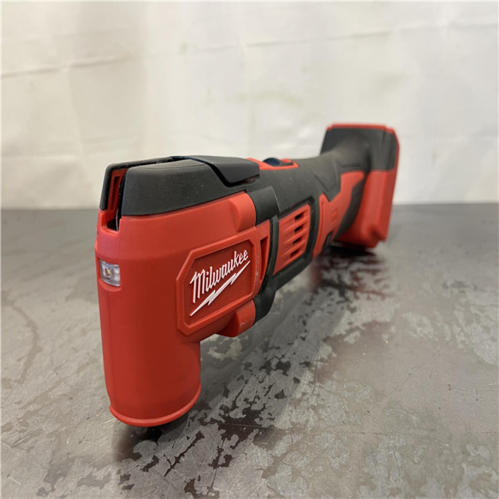 AS-IS - Milwaukee M18 18V Lithium-Ion Cordless Oscillating Multi-Tool