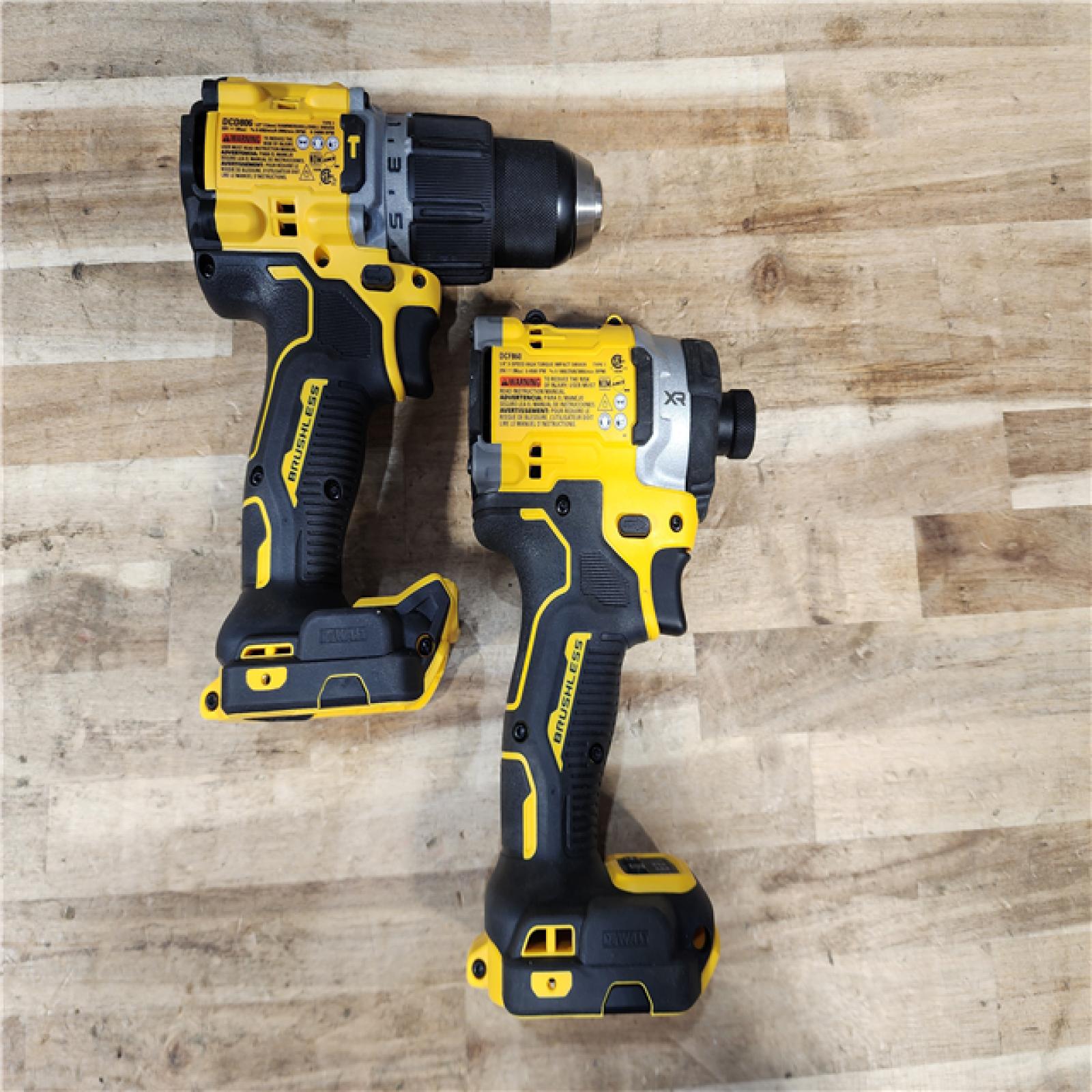 HOUSTON LOCATION - AS-IS DEWALT 2 TOOL COMBO KIT W/ (2) BATTERY & CHARGER