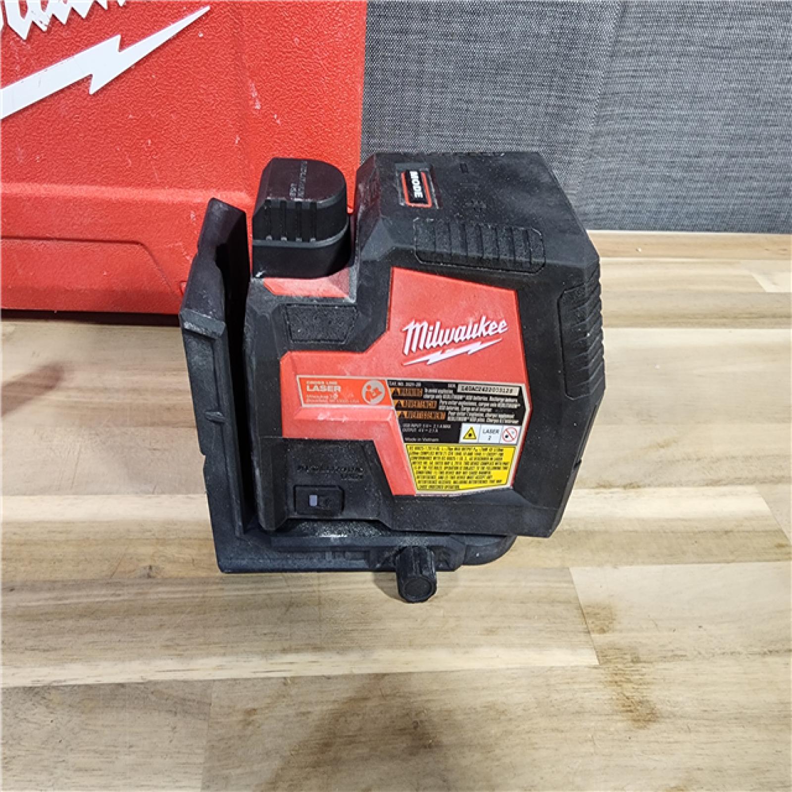 HOUSTON LOCATION - AS-IS Milwaukee 3521-21 4V Lithium-Ion Cordless USB Rechargeable Green Beam Cross Line Laser