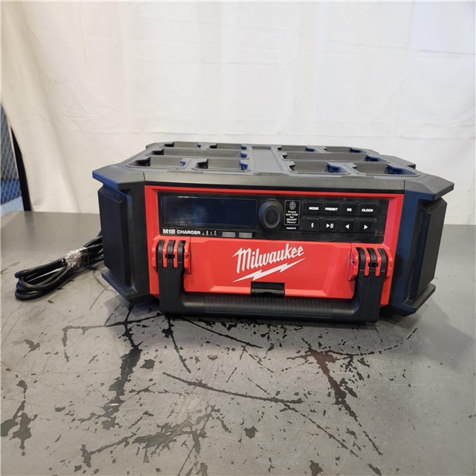 AS-IS- Milwaukee 2950-20 18V M18 PACKOUT Lithium-Ion Cordless Radio + Charger (Tool Only)