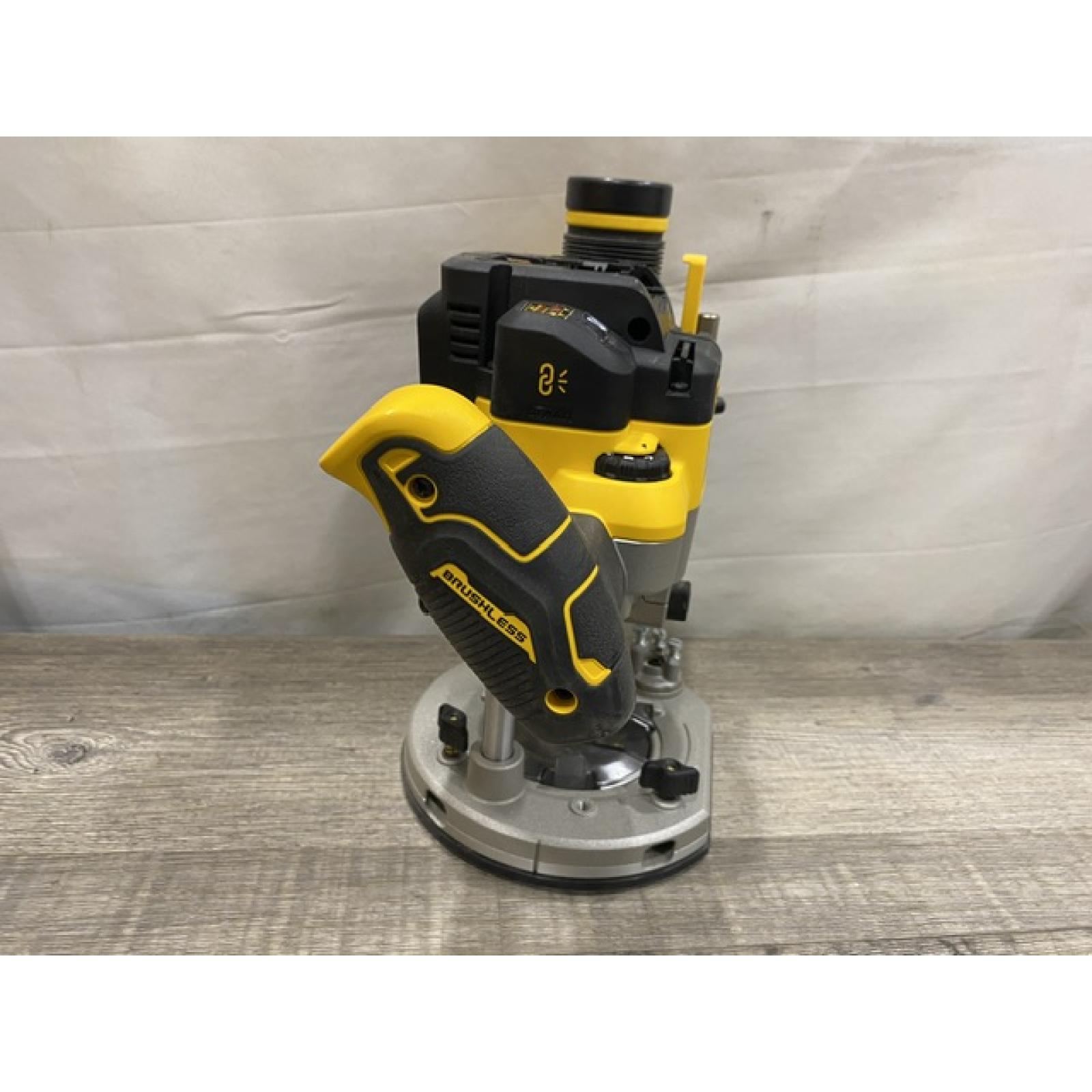 AS-IS DEWALT 20V MAX XR 2-1/4 Peak HP Brushless Cordless Plunge Router (Tool Only)