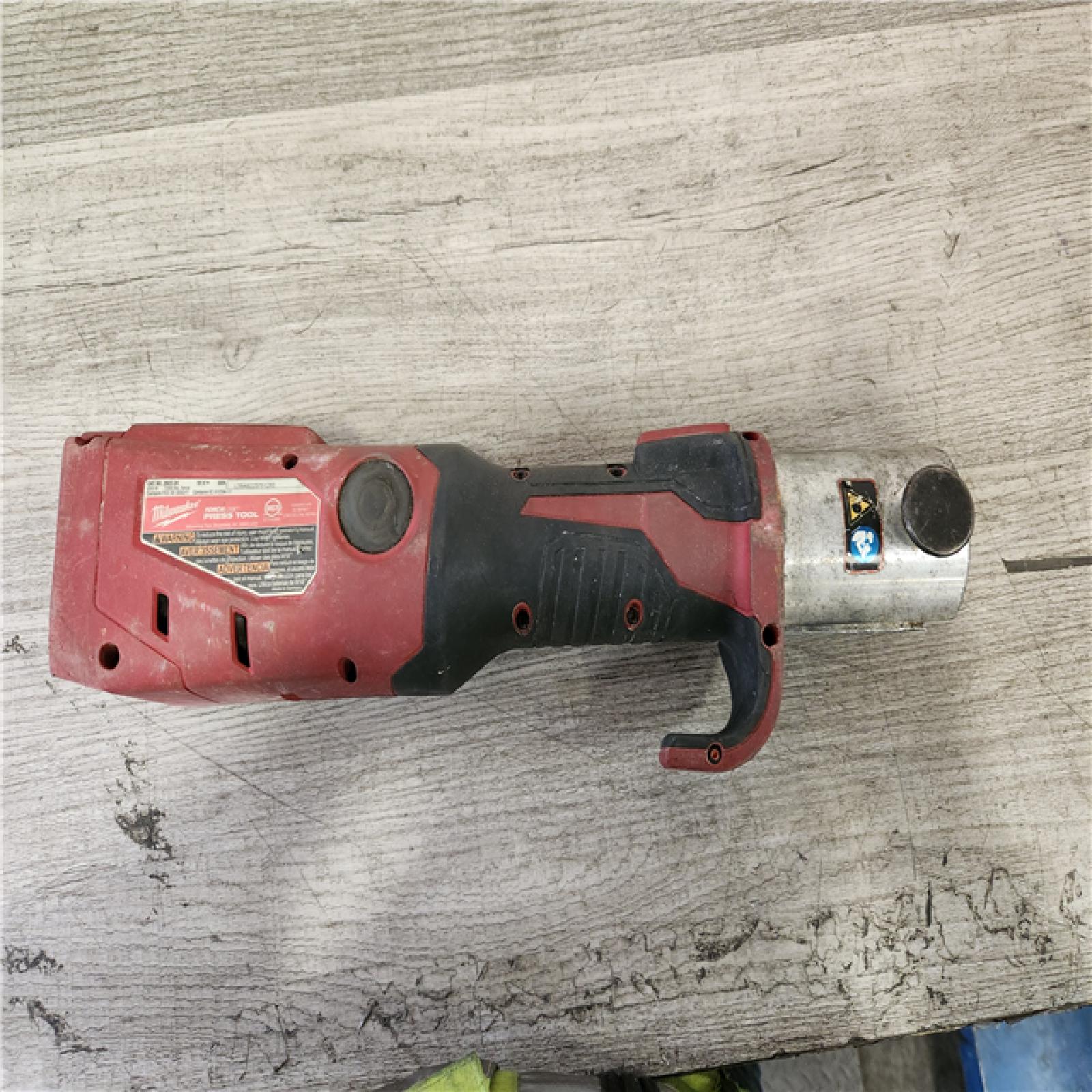 Phoenix Location Milwaukee M18 18V Lithium-Ion Cordless Short Throw Press Tool Kit with 3 PEX Crimp Jaws (2) 2.0 Ah Batteries and Charger (Does Not Turn On)