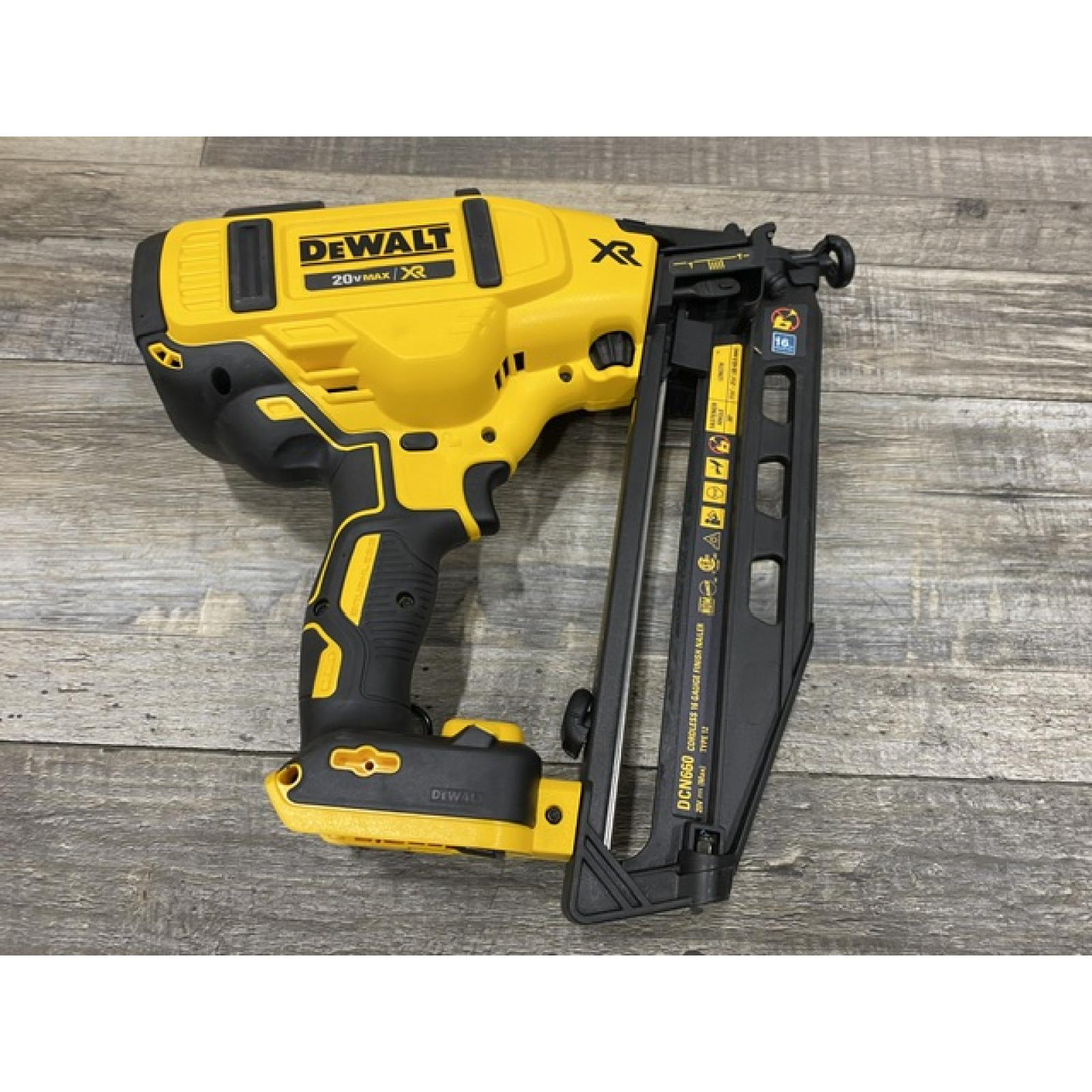 AS-IS DEWALT 20V MAX XR 16-Gauge Electric Cordless Angled Finishing Nailer Kit