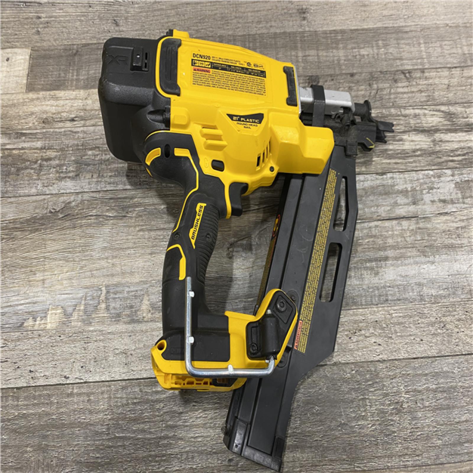 AS-IS DEWALT 20-Volt 21° Cordless Framing Nailer Kit