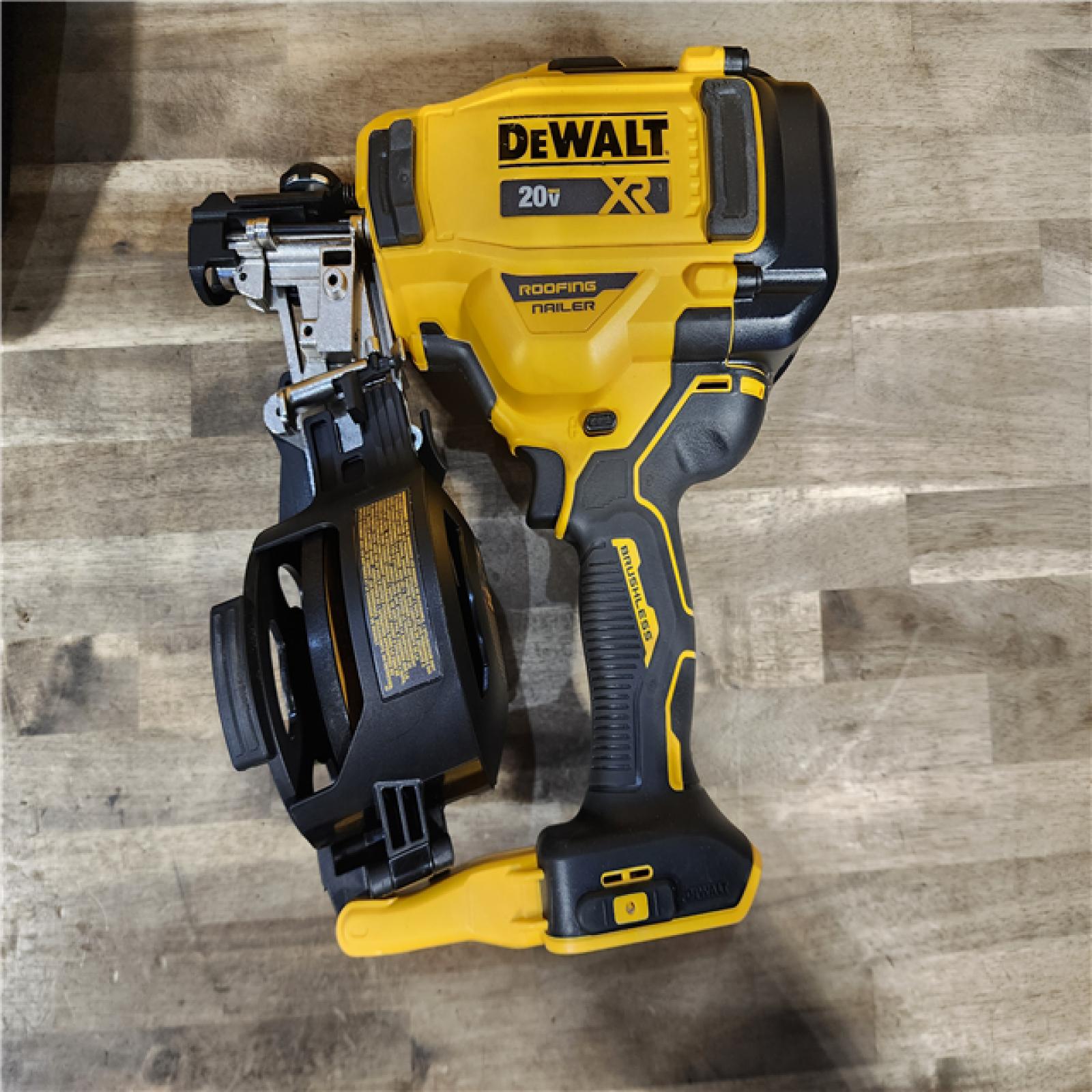 HOUSTON LOCATION - AS-IS DEWALT 2007898 Roofing Nailer Cordless Kit