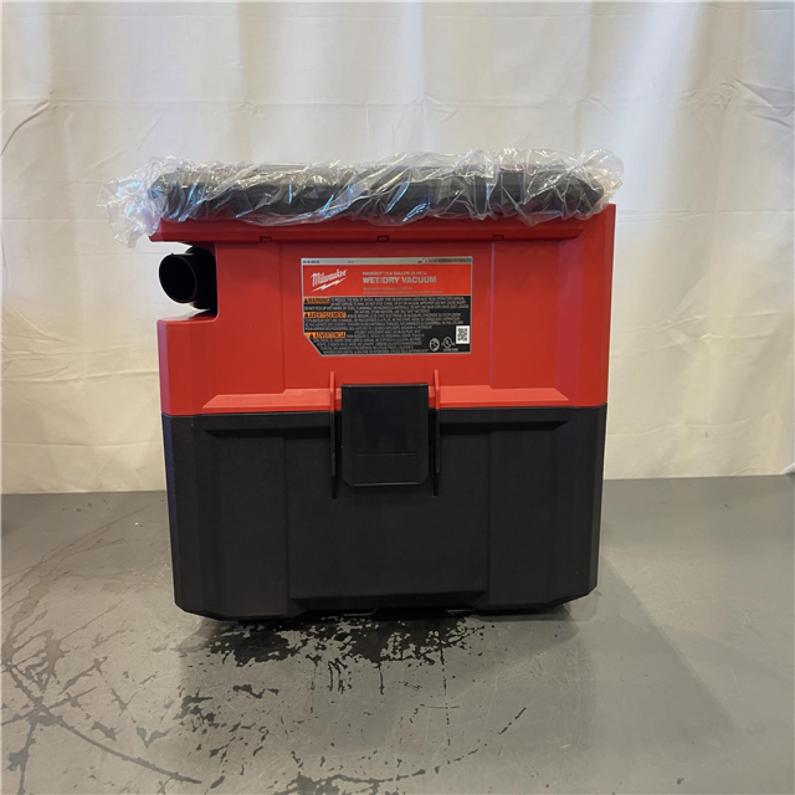 AS-IS- MILWAUKEE M18 FUEL PACKOUT 18-Volt Lithium-Ion Cordless 2.5 Gal. Wet/Dry Vacuum (Vacuum-Only)