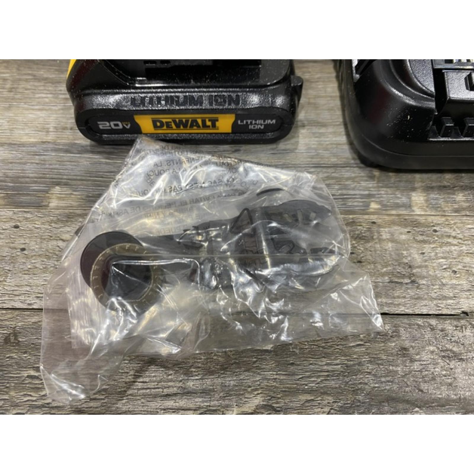 AS-IS DEWALT 20V MAX XR Cordless Brushless 3-Speed Oscillating Multi Tool Kit