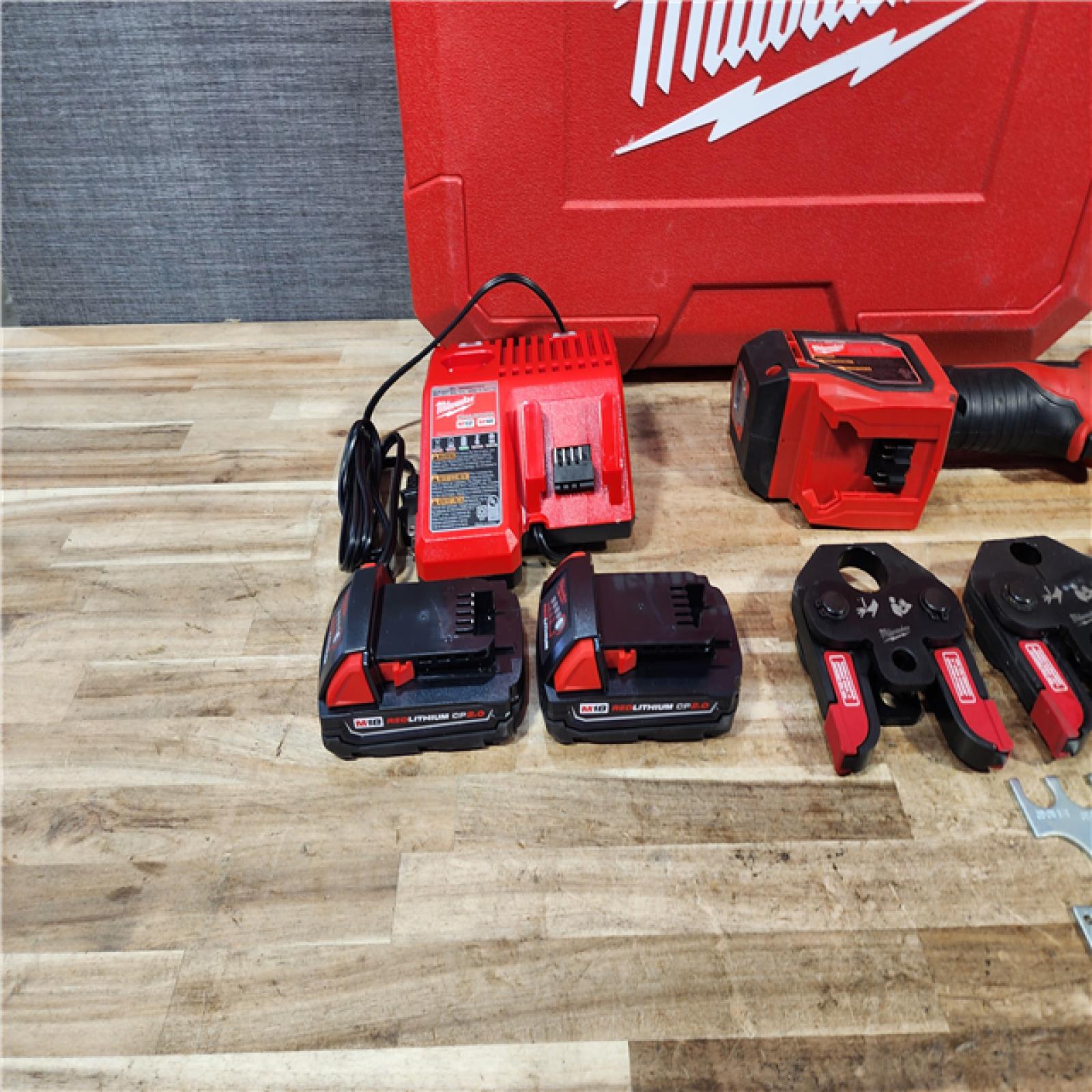 HOUSTON LOCATION - AS - IS Milwaukee 18V Lithium-Ion Cordless Short Throw Press Tool with 3 PEX Crimp Jaws Kit