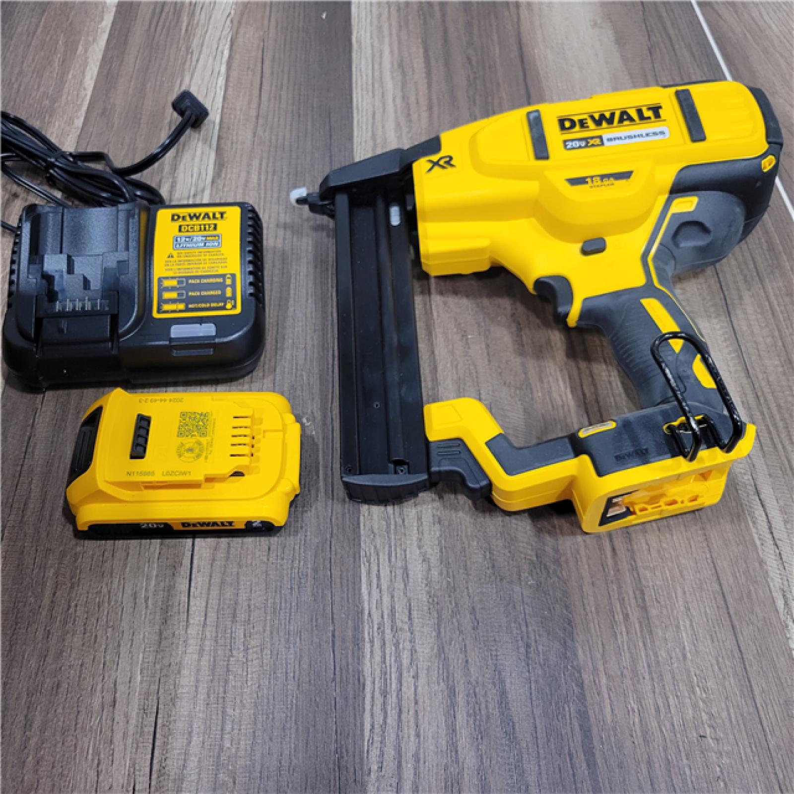 AS-IS DEWALT DCN681D1 20V 18Ga Stapler Kit
