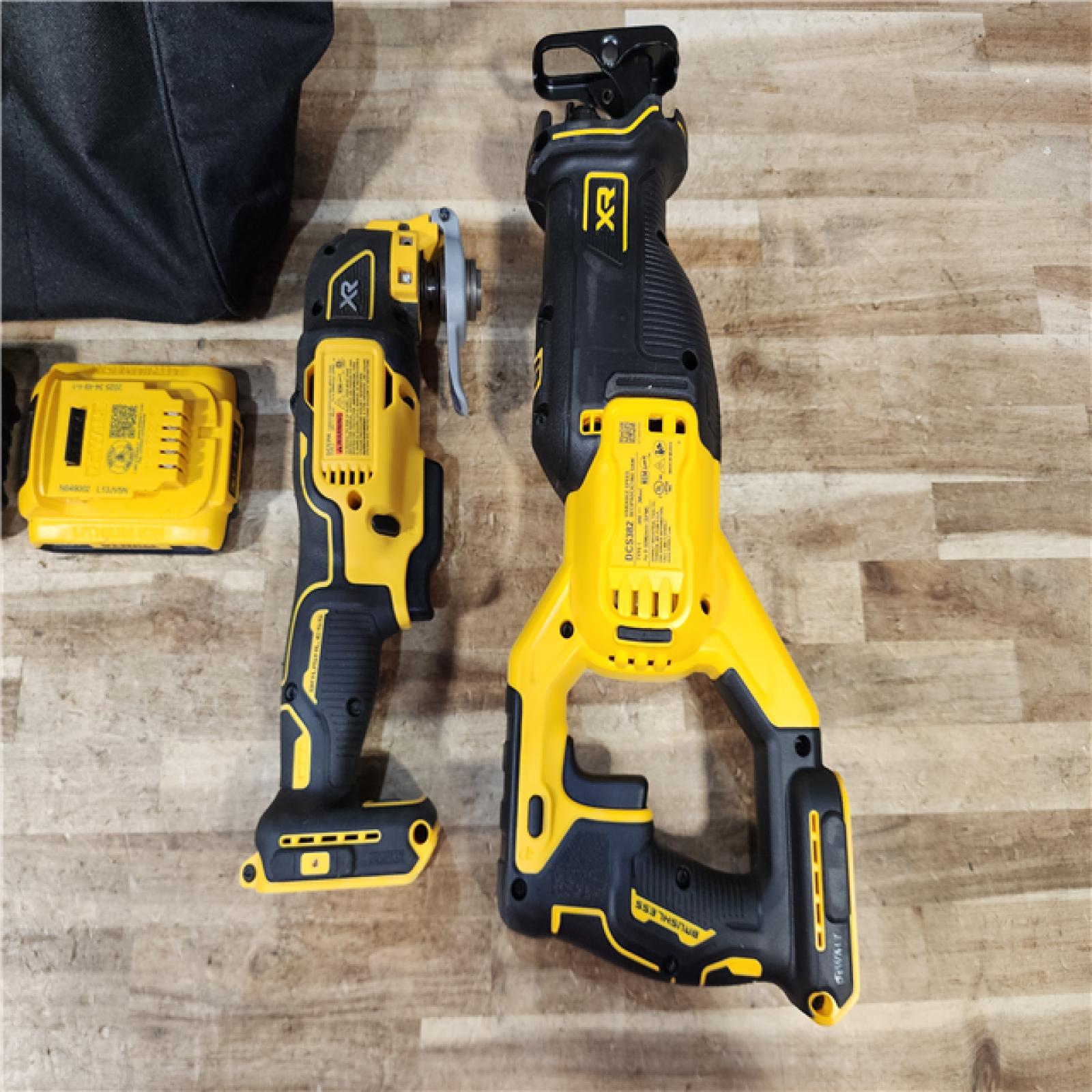 HOUSTON LOCATION - AS - IS DEWALT 2 TOOL COMBO KIT W/ (2) BATTERY & CHARGER