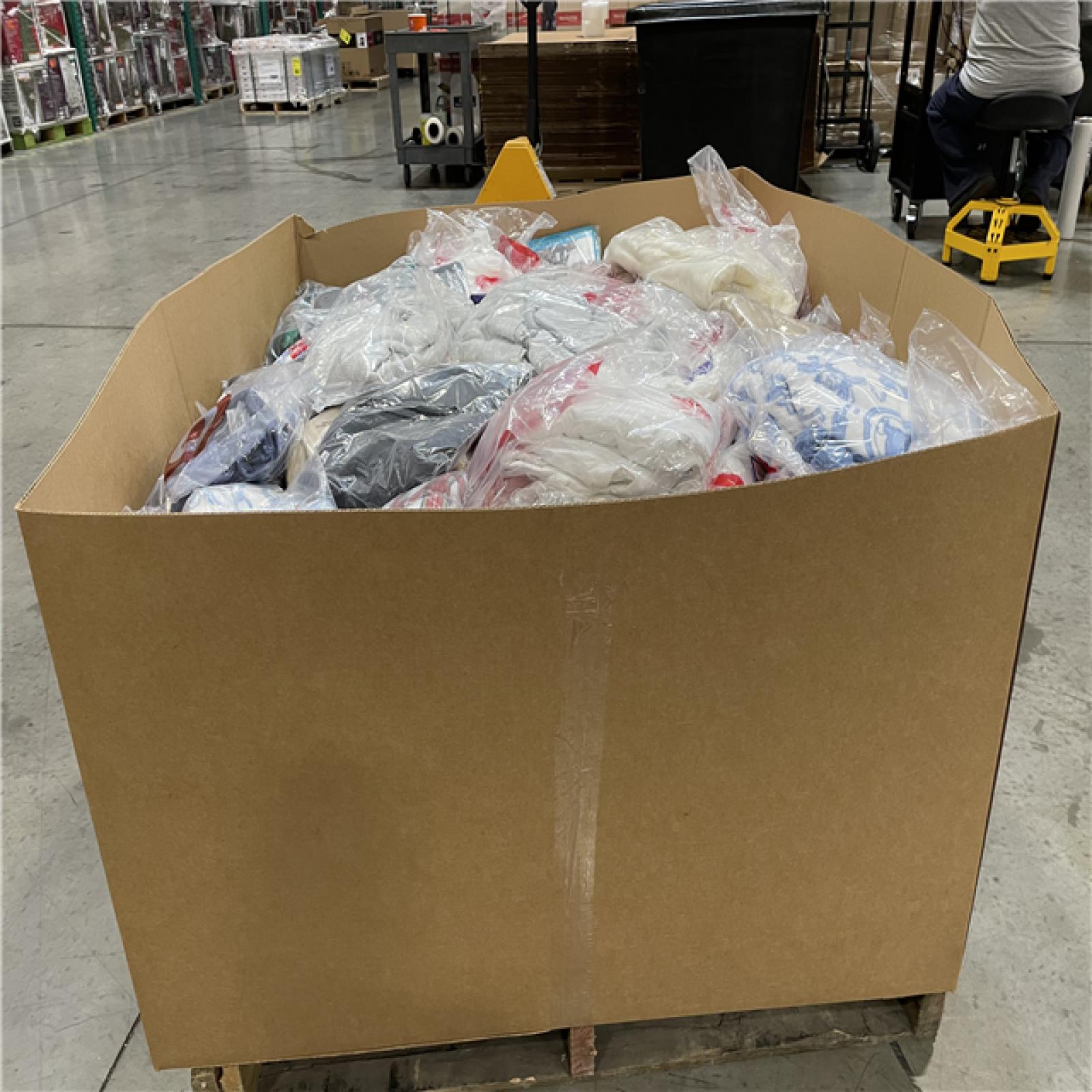 DALLAS LOCATION- NEW!- BULLSEYE MIXED CLOTHING PALLET (300 UNITS)