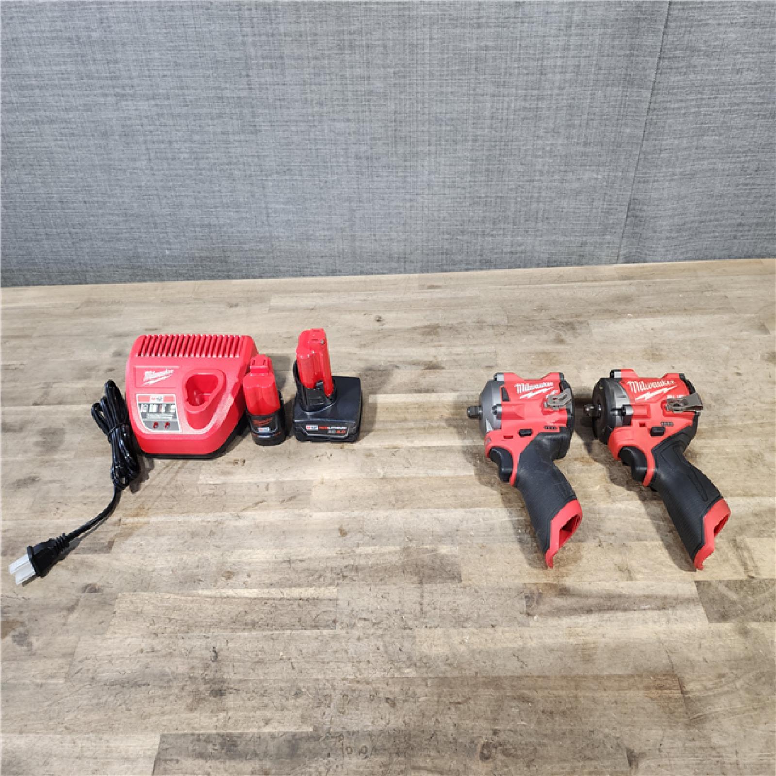 HOUSTON LOCATION - AS-IS Milwaukee 2 Tool Combo Kit W/ (2) Battery & Charger