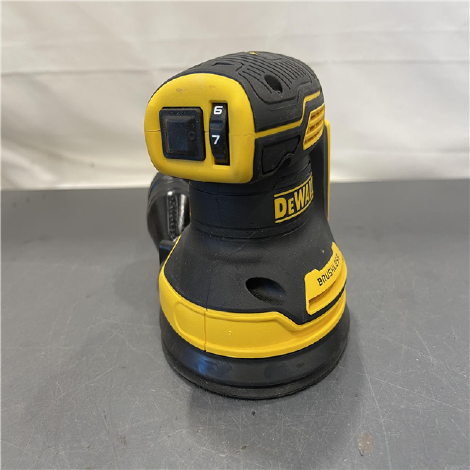 AS-IS - DEWALT 20V MAX XR Cordless Brushless 5 in. Random Orbital Sander