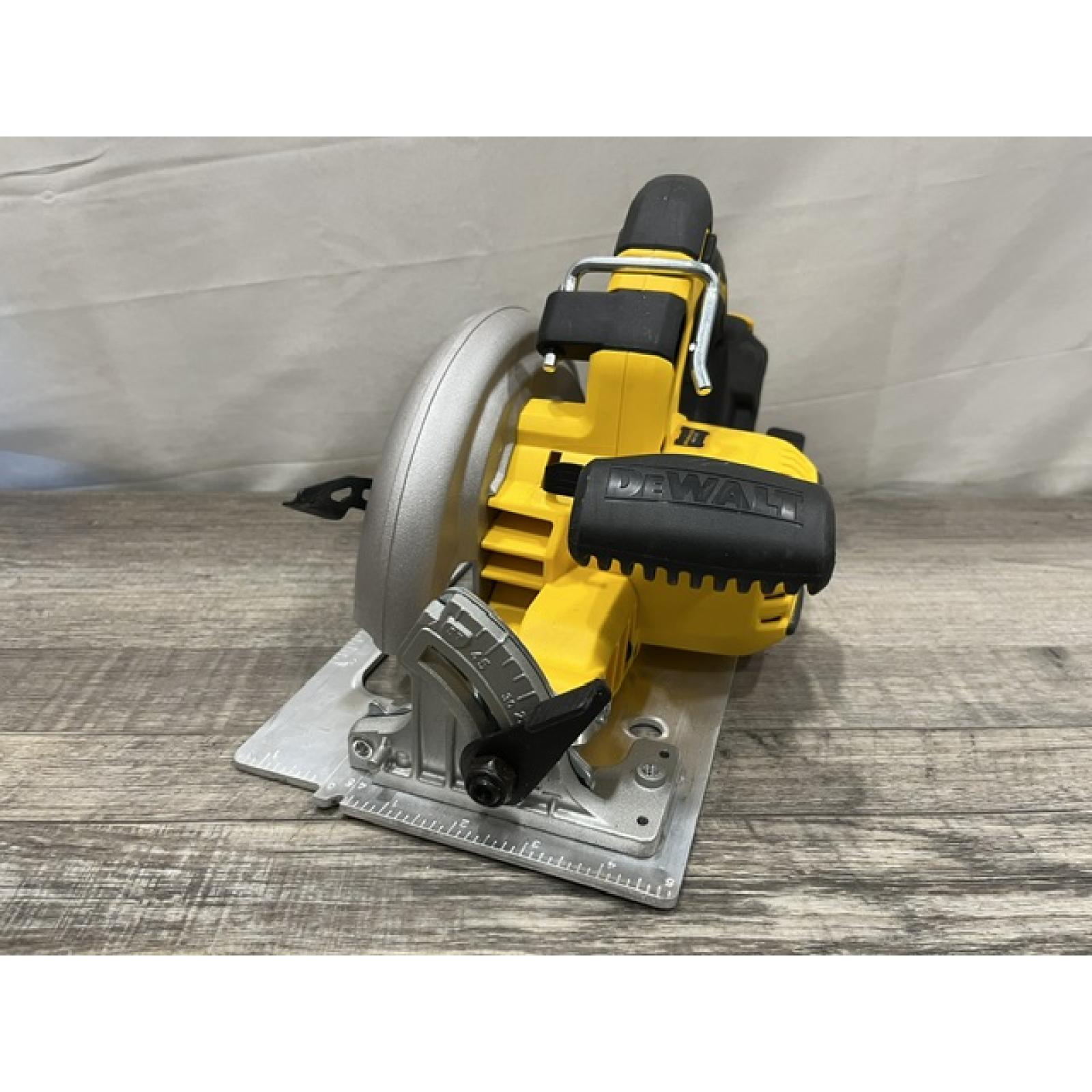 AS-IS DEWALT 20-Volt MAX 7-1/4 in. Cordless Circular Saw (Tool Only)
