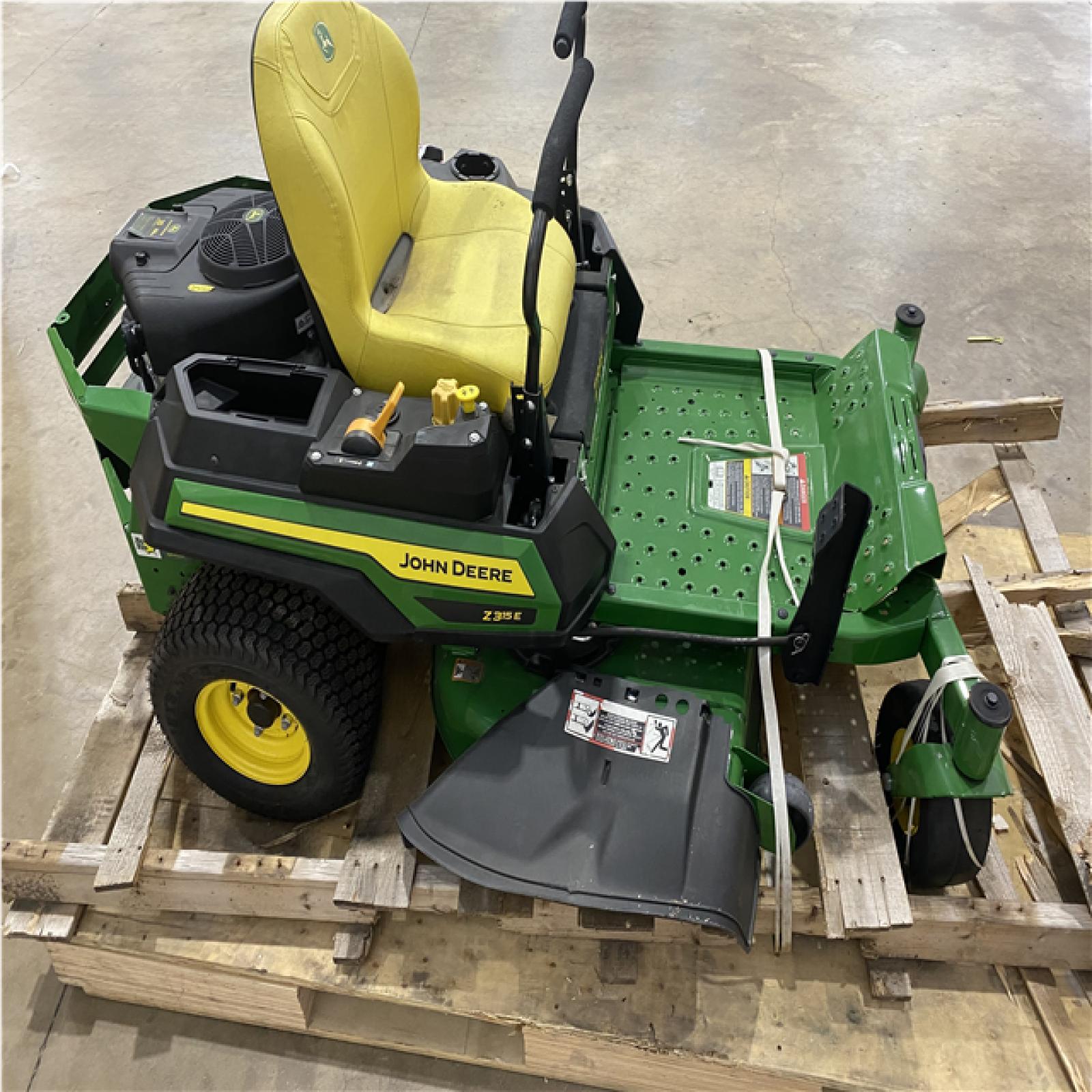 Houston Location - AS-IS Outdoor Power Equipment JOHN DEERE Z 315 E SIT DOWN MOWER