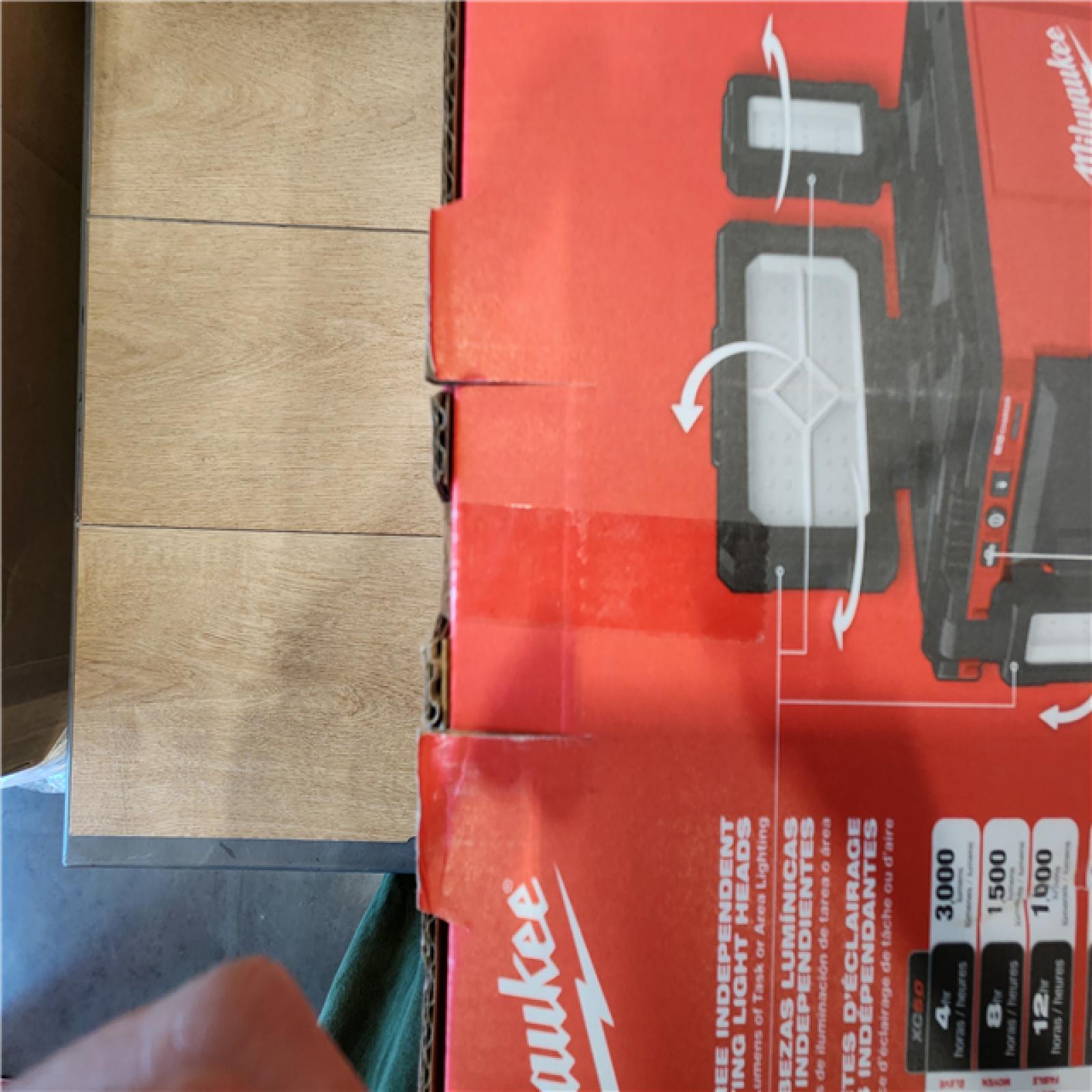 NEW- Milwaukee Tool M18 Packout Light/Charger
