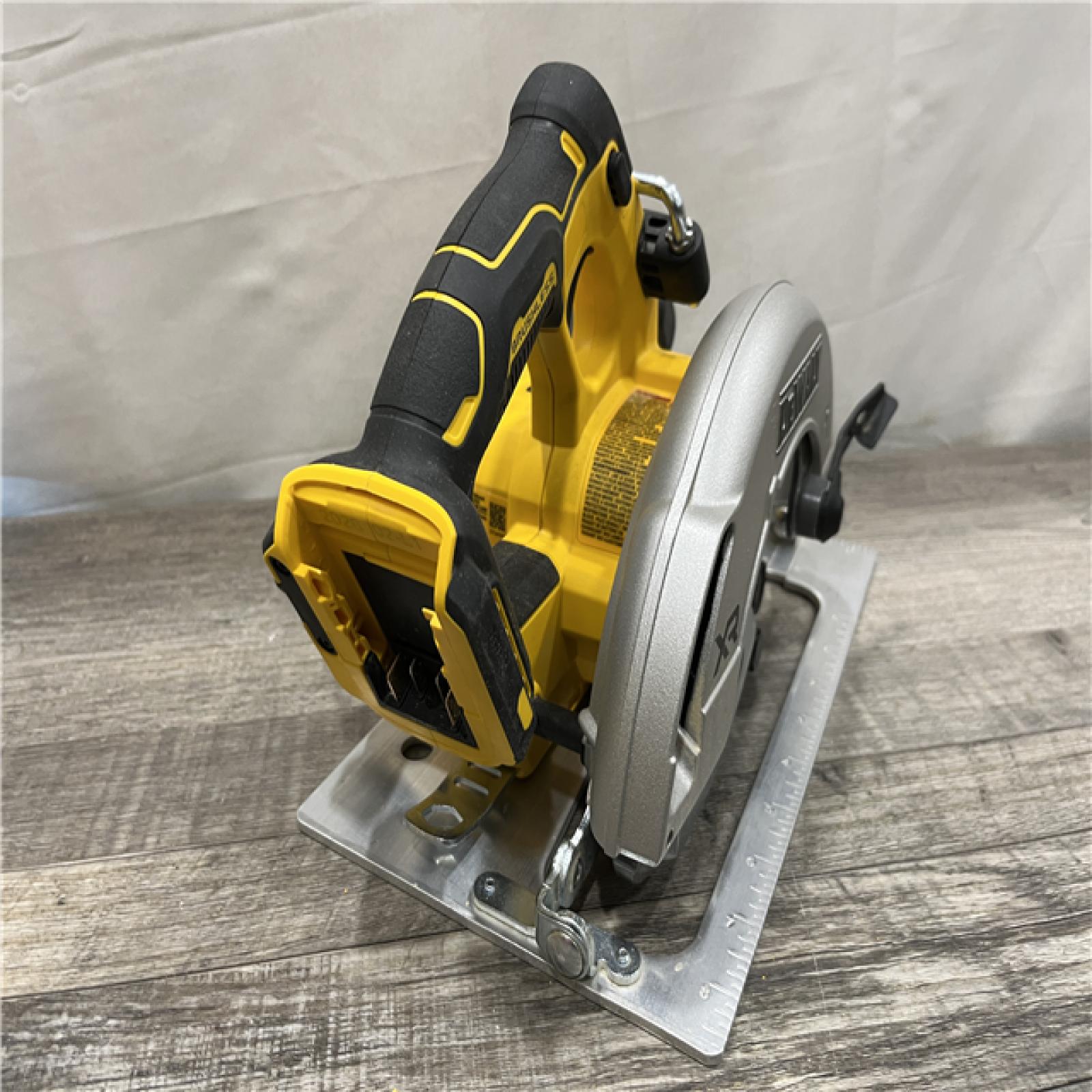 AS-IS DEWALT 20-Volt MAX 7-1/4 in. Cordless Circular Saw (Tool Only)