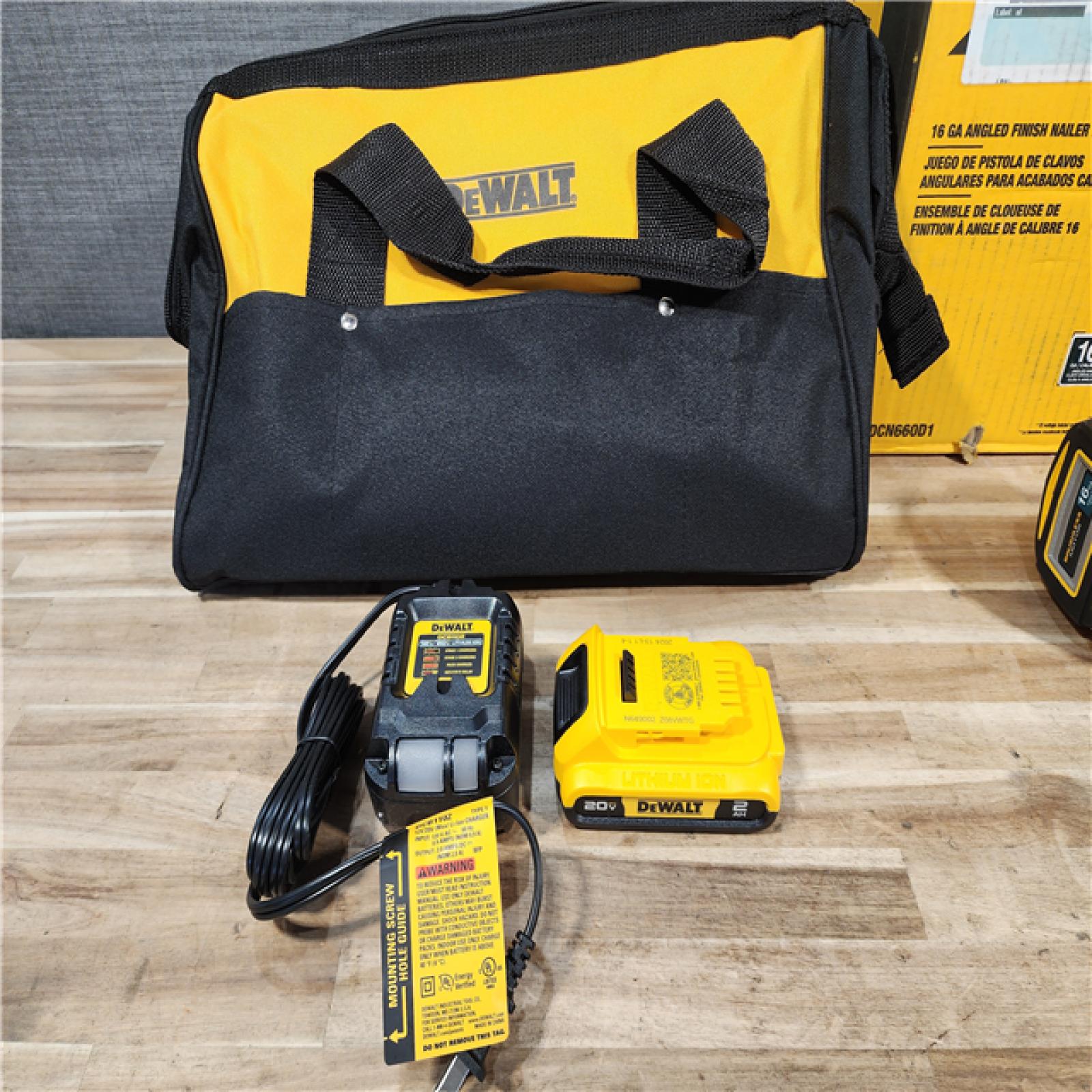 HOUSTON LOCATION - AS-IS DEWALT 20V MAX XR 16-Gauge Electric Cordless Angled Finishing Nailer Kit