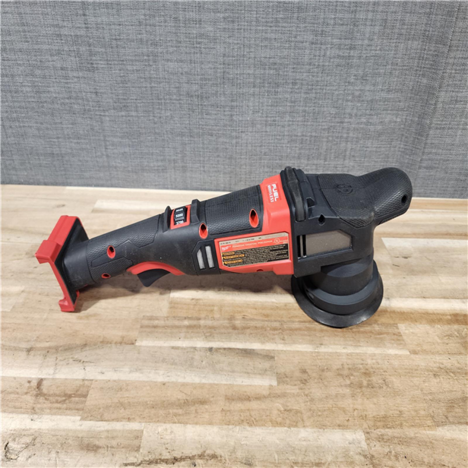 HOUSTON LOCATION - AS-IS Milwaukee FUEL18V Lithium-Ion Brushless Cordless 15MM DA Polisher (Tool-Only)